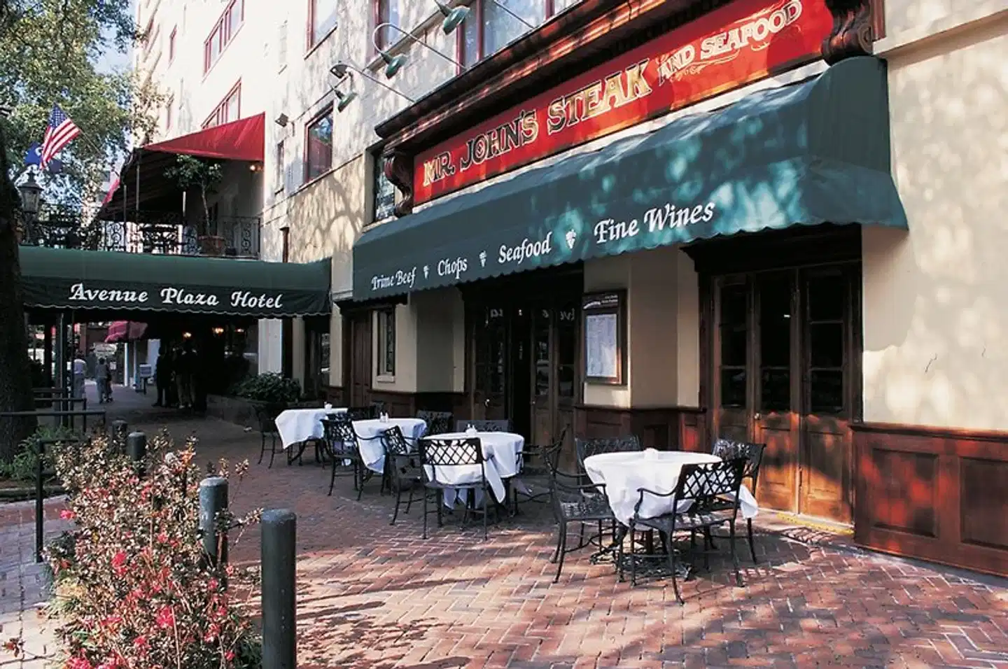 Club Wyndham Avenue Plaza Bar