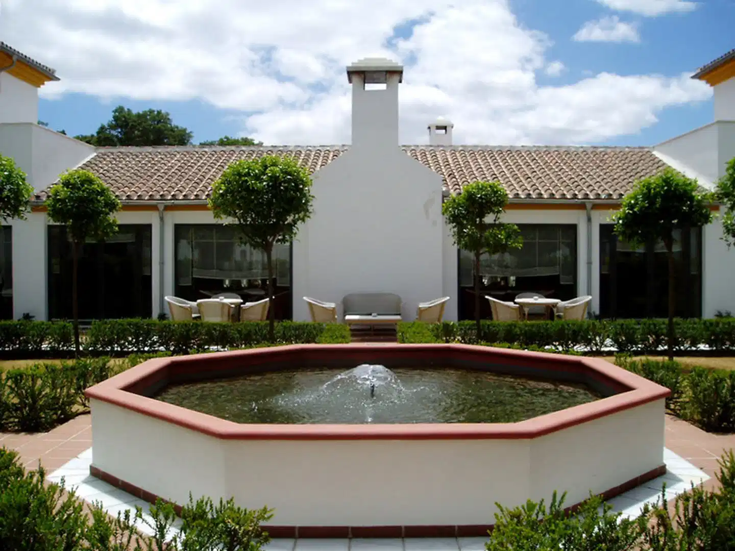 Exe Castellar Aussenansicht