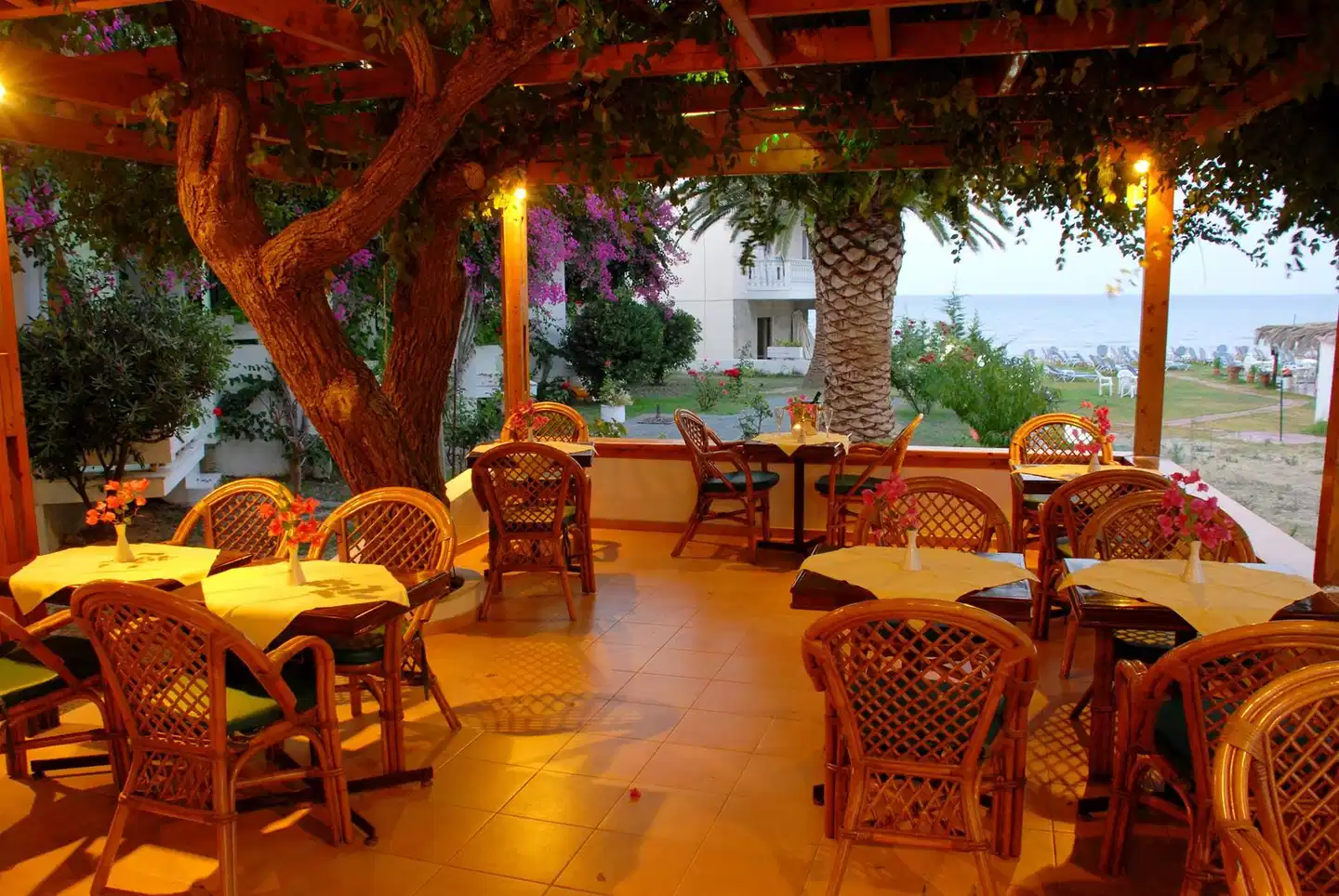 Paradise Hotel Restaurant