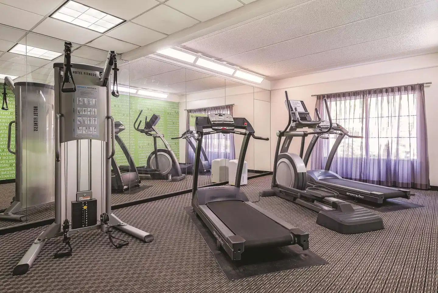 La Quinta Inn & Suites by Wyndham Univ Area Chapel Hill Sport und Entertainment