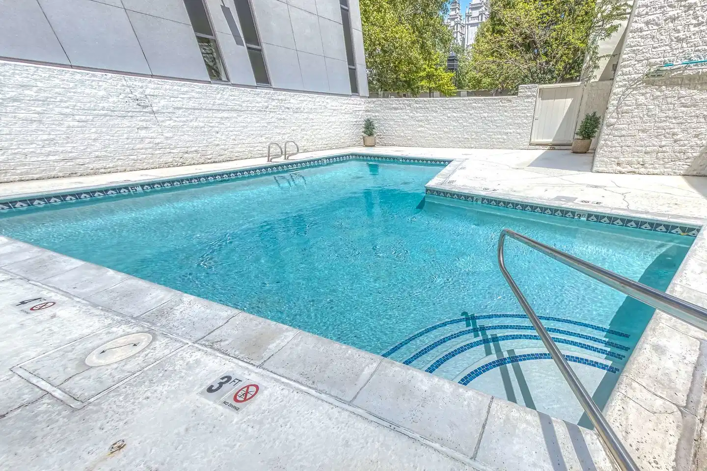 Salt Lake Plaza SureStay Collection by Best Western Pool