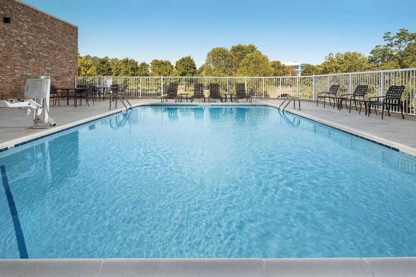 Hilton Garden Inn Charlotte Airport Pool