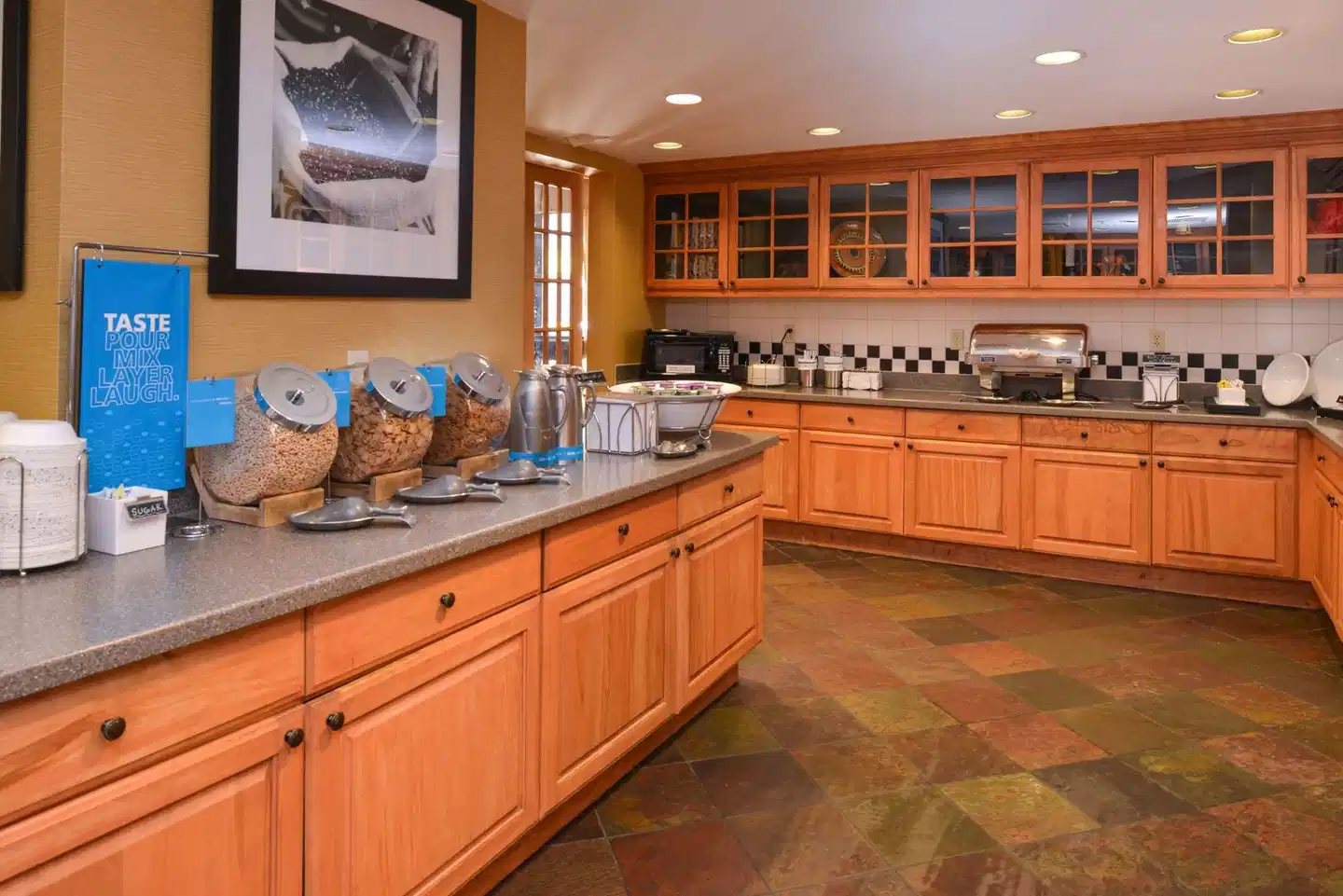 Hampton Inn & Suites Pueblo-Southgate Restaurant