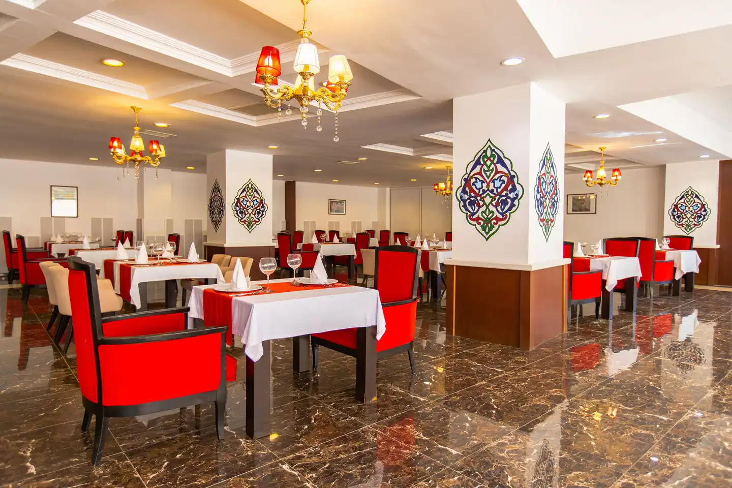 Side Royal Paradise Restaurant