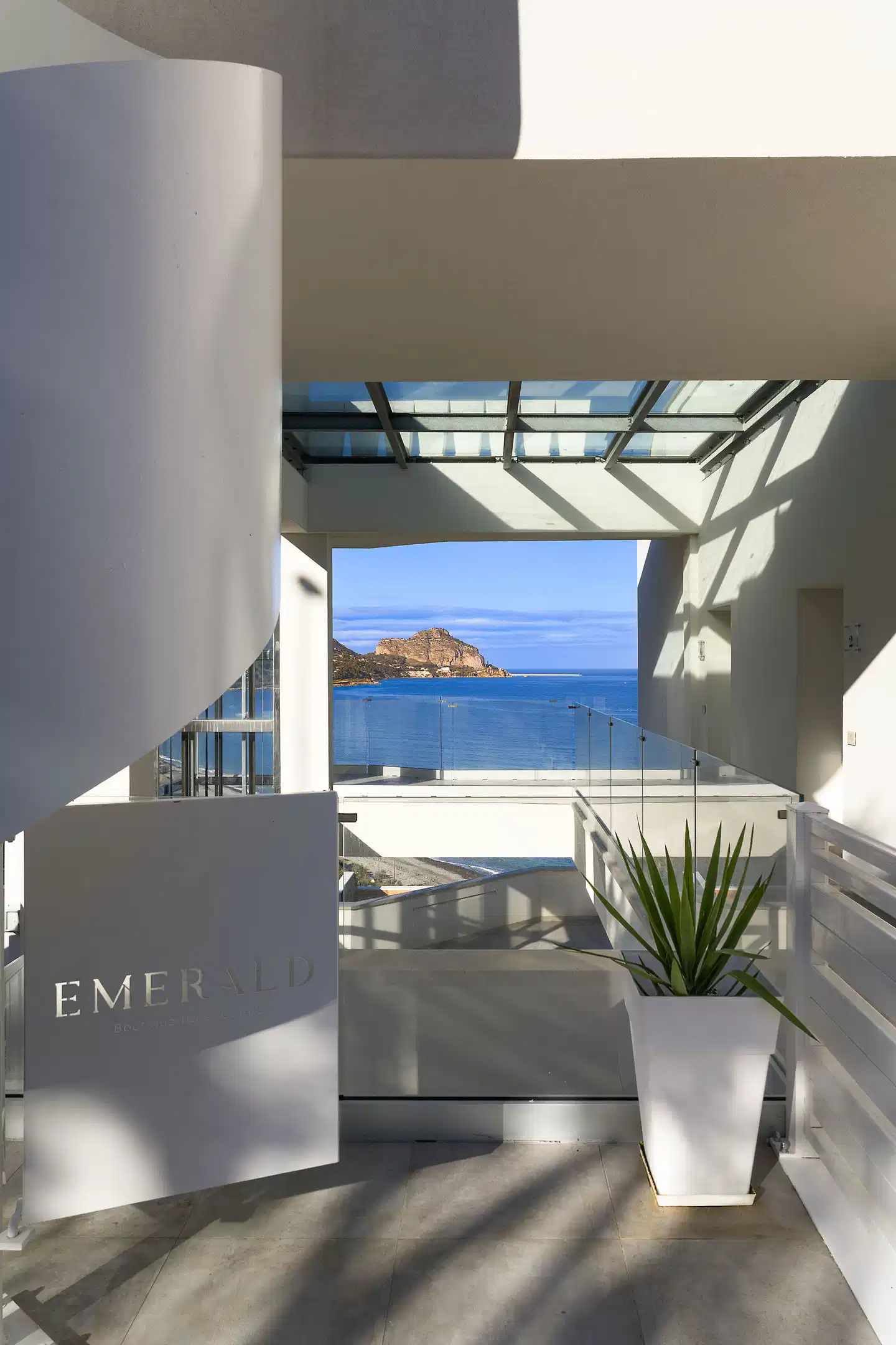 Emerald Hotel Residence Lobby