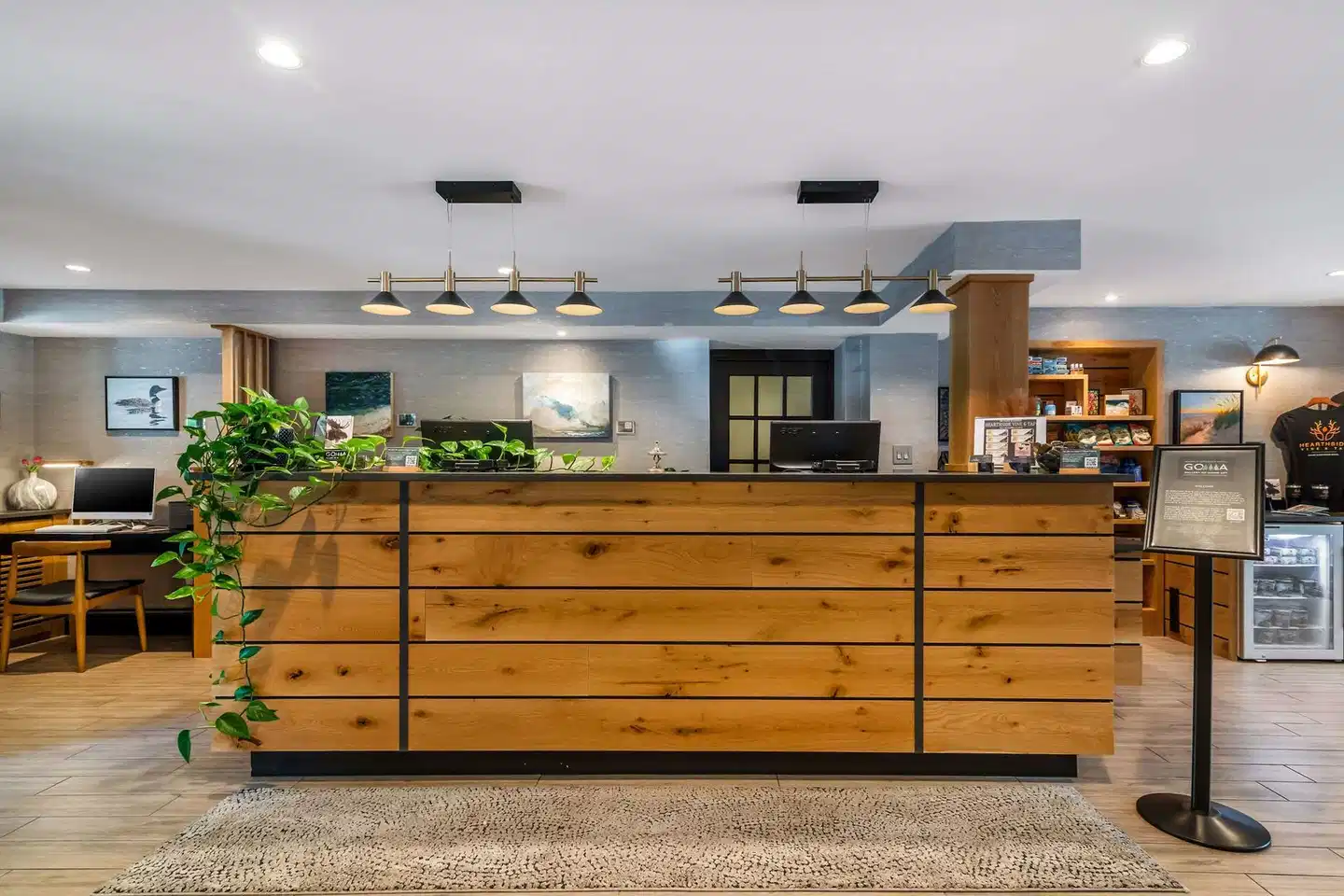 Maine Evergreen Hotel, Ascend Hotel Collection Lobby