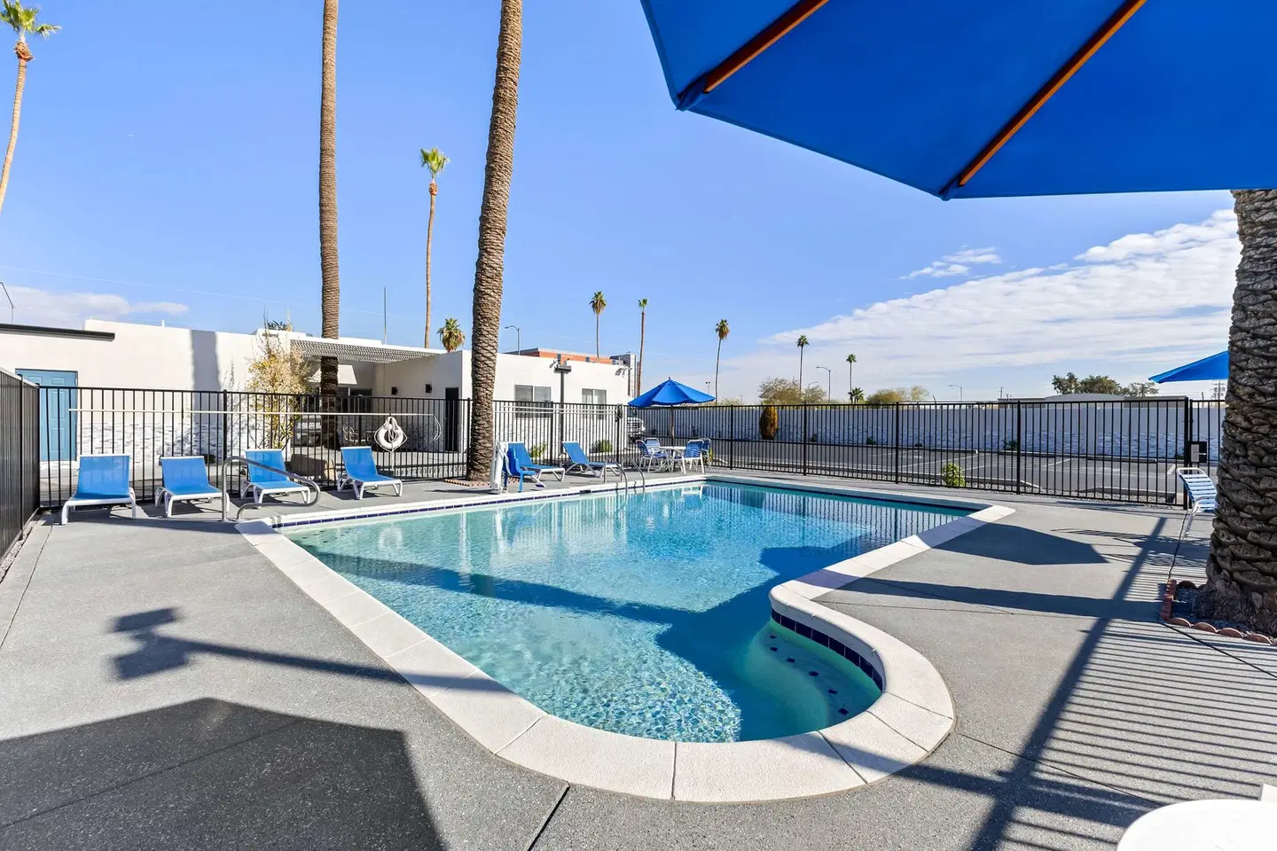 SureStay Hotel by Best Western Phoenix Airport Pool