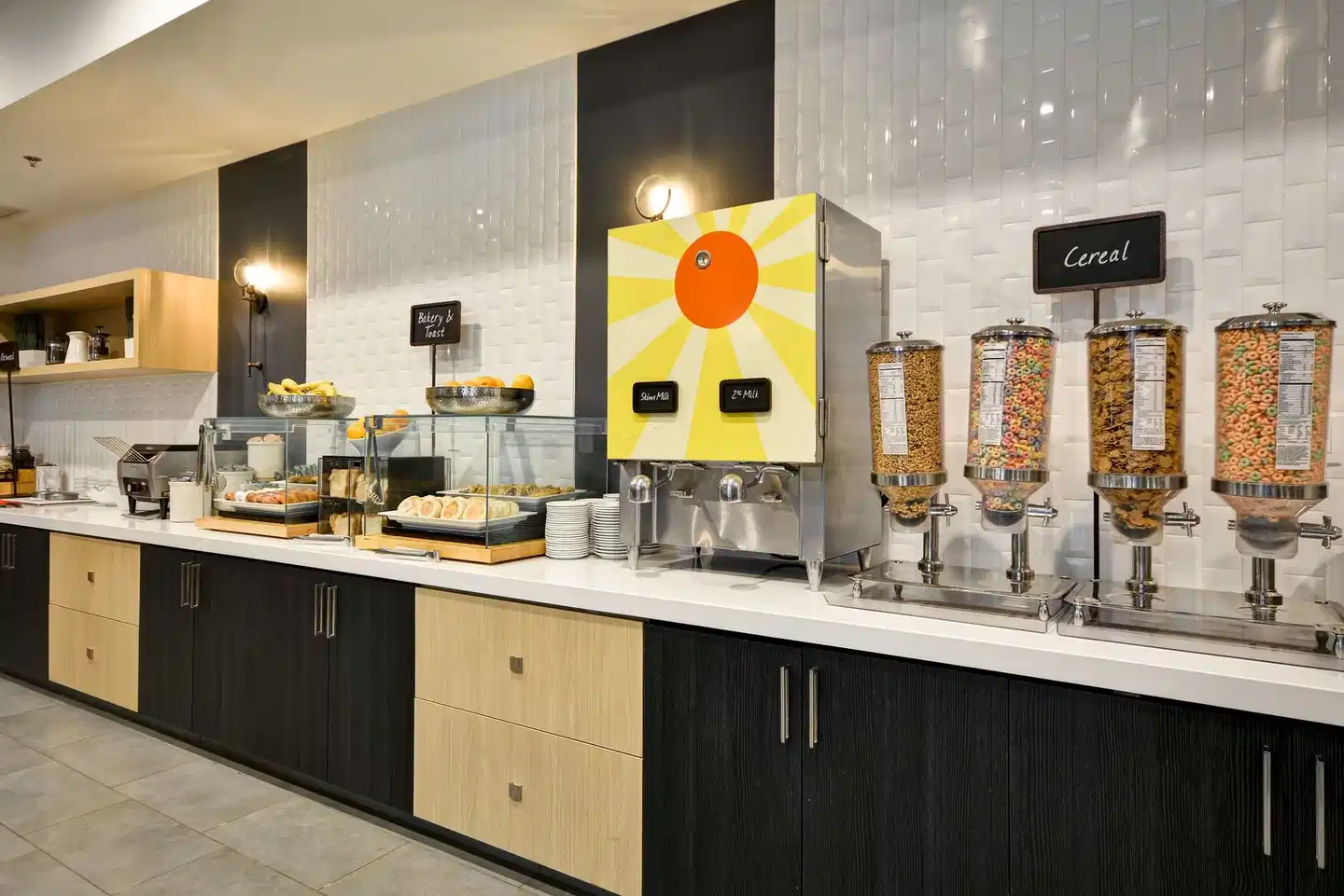 Embassy Suites Charlotte Bar