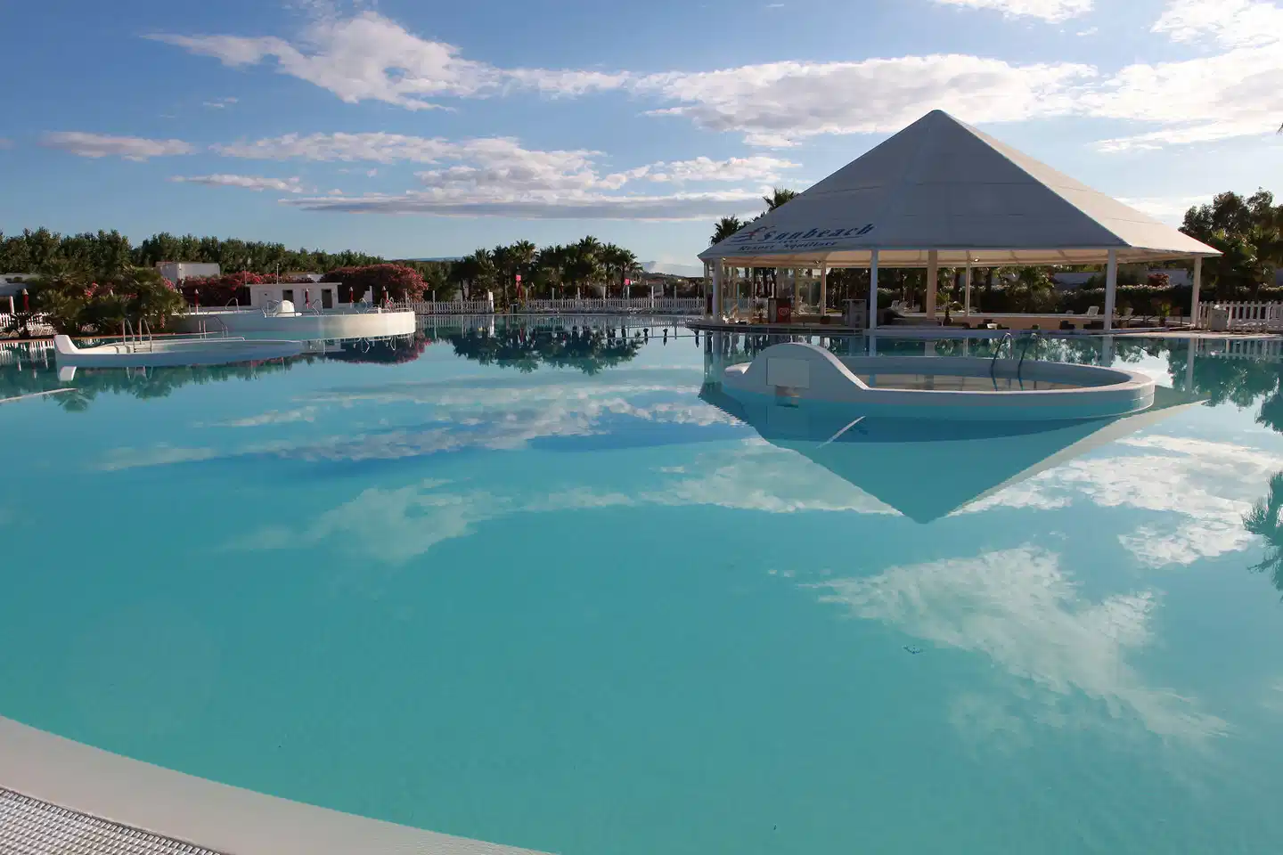 Club Esse Sunbeach Pool