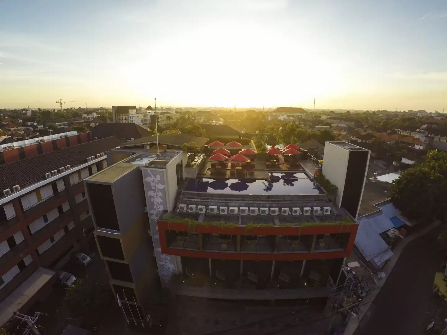 SEVN Legian Hotel Aussenansicht