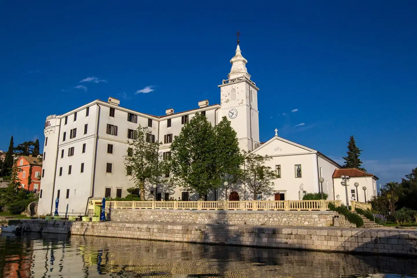 Kastel Aussenansicht