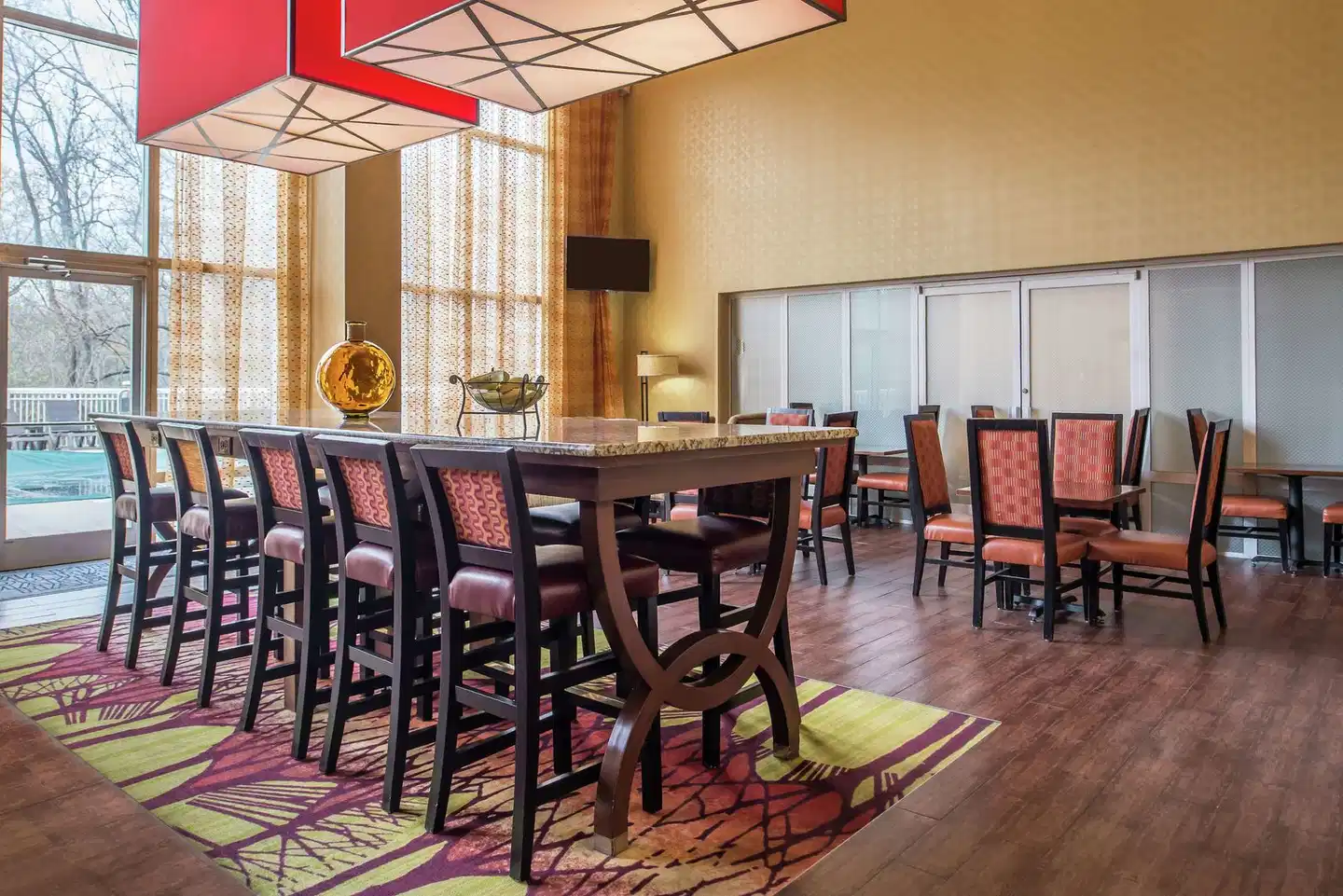 Hampton Inn & Suites Charlotte Arrowood Bar