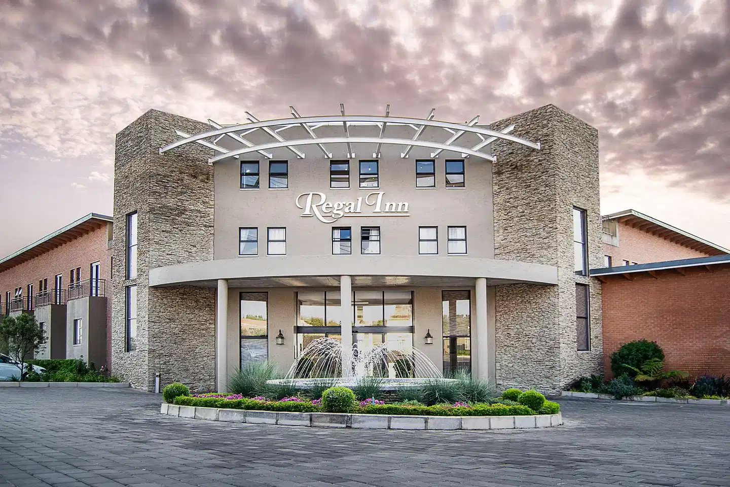 Regal Inn Hotel Midrand Aussenansicht