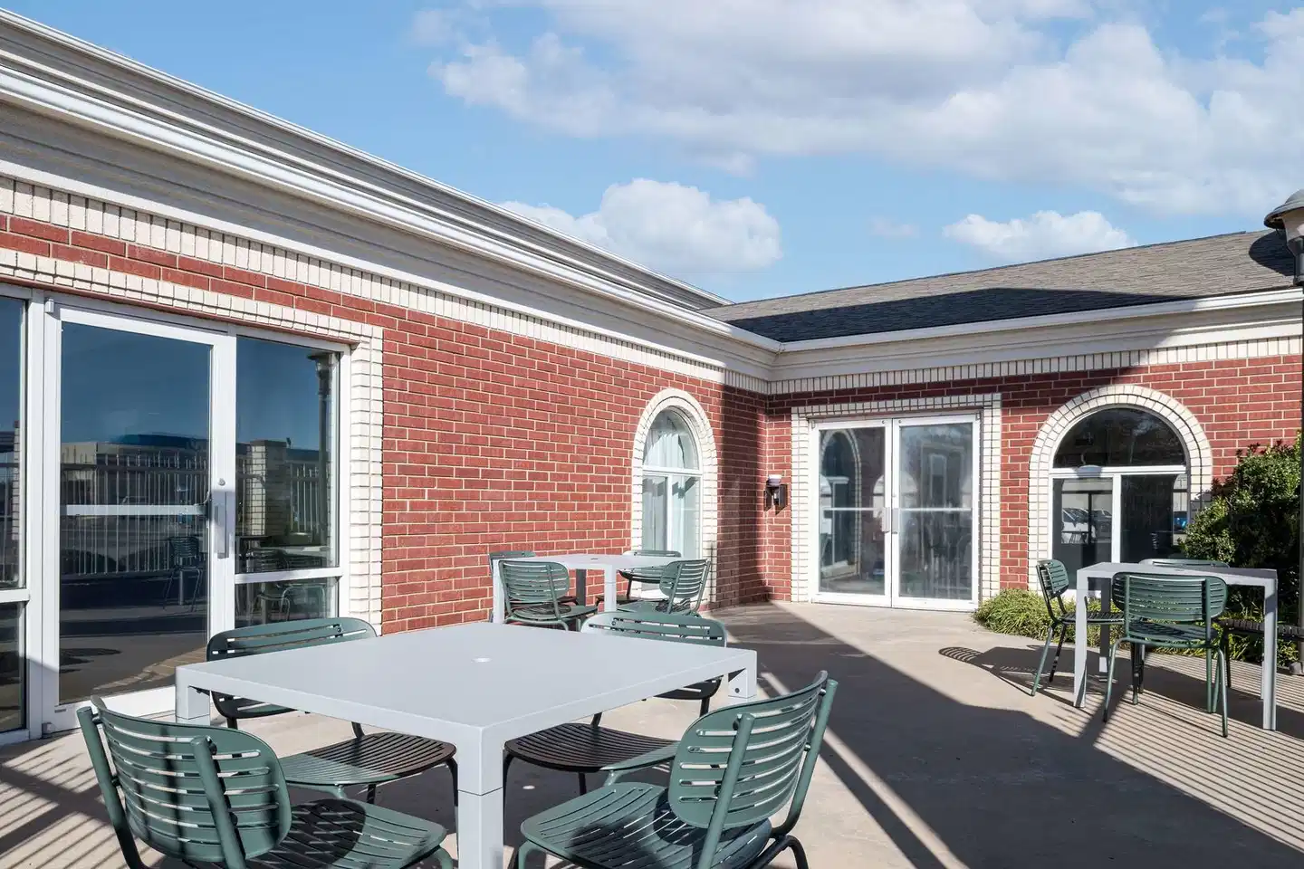 Spark by Hilton Dumas Terrasse