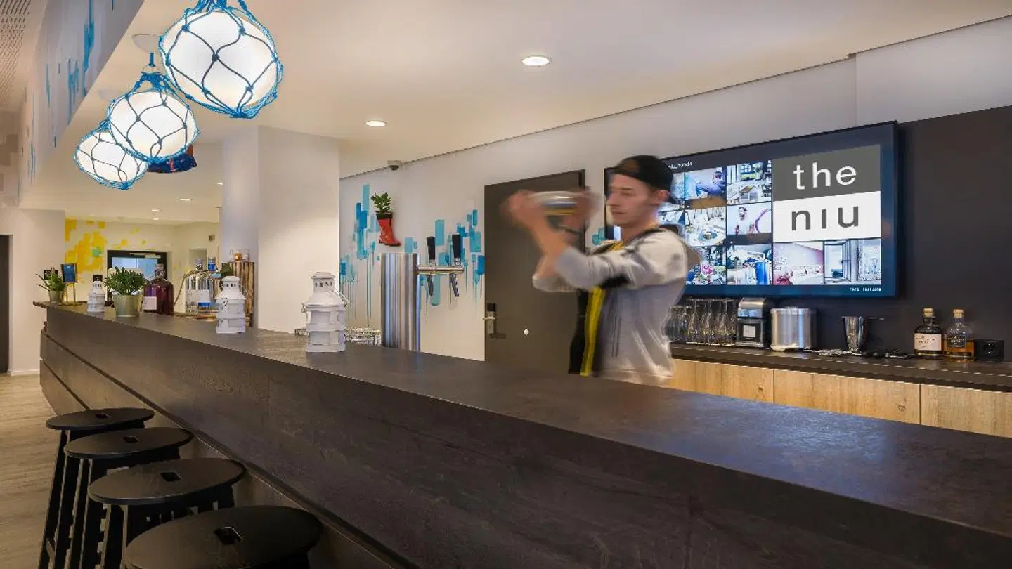 Holiday Inn - the niu, Welly Kiel Bar