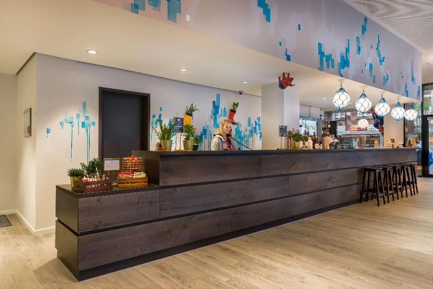 Holiday Inn - the niu, Welly Kiel Bar