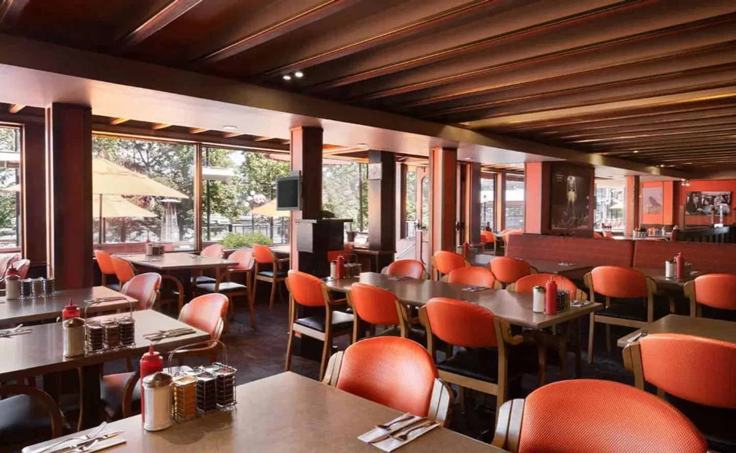 Days Inn by Wyndham Victoria On The Harbour Bar