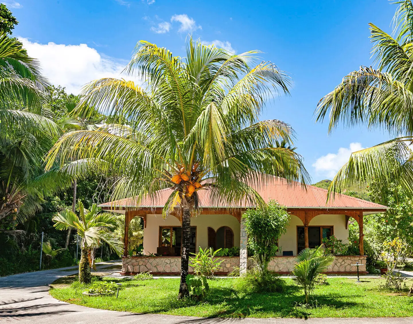 The Islander Hotel EXTERIOR