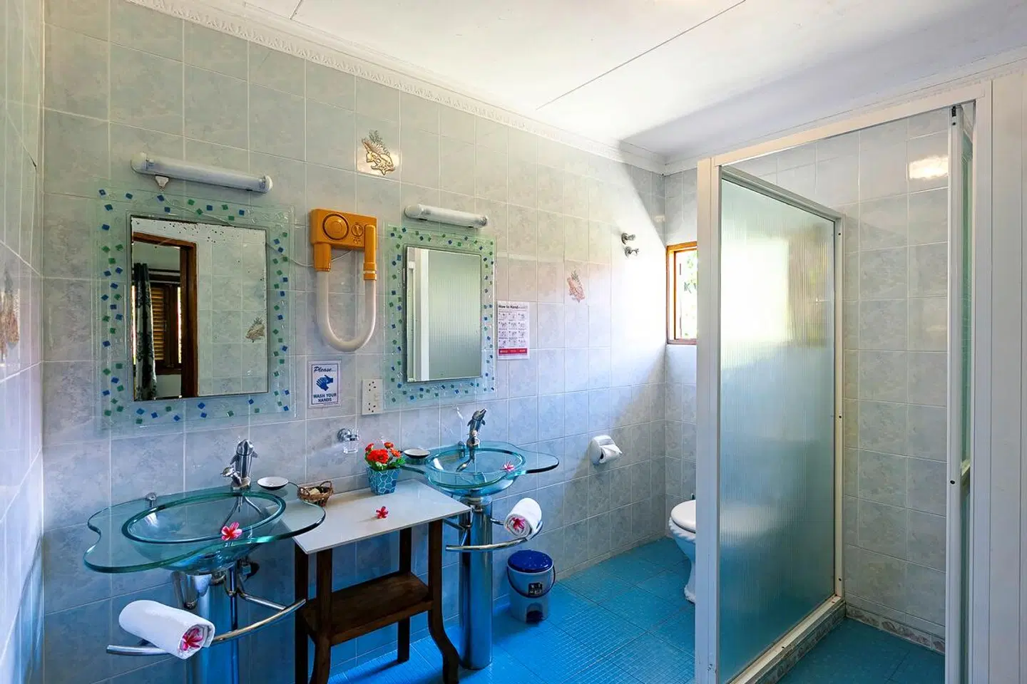 The Islander Hotel Badezimmer