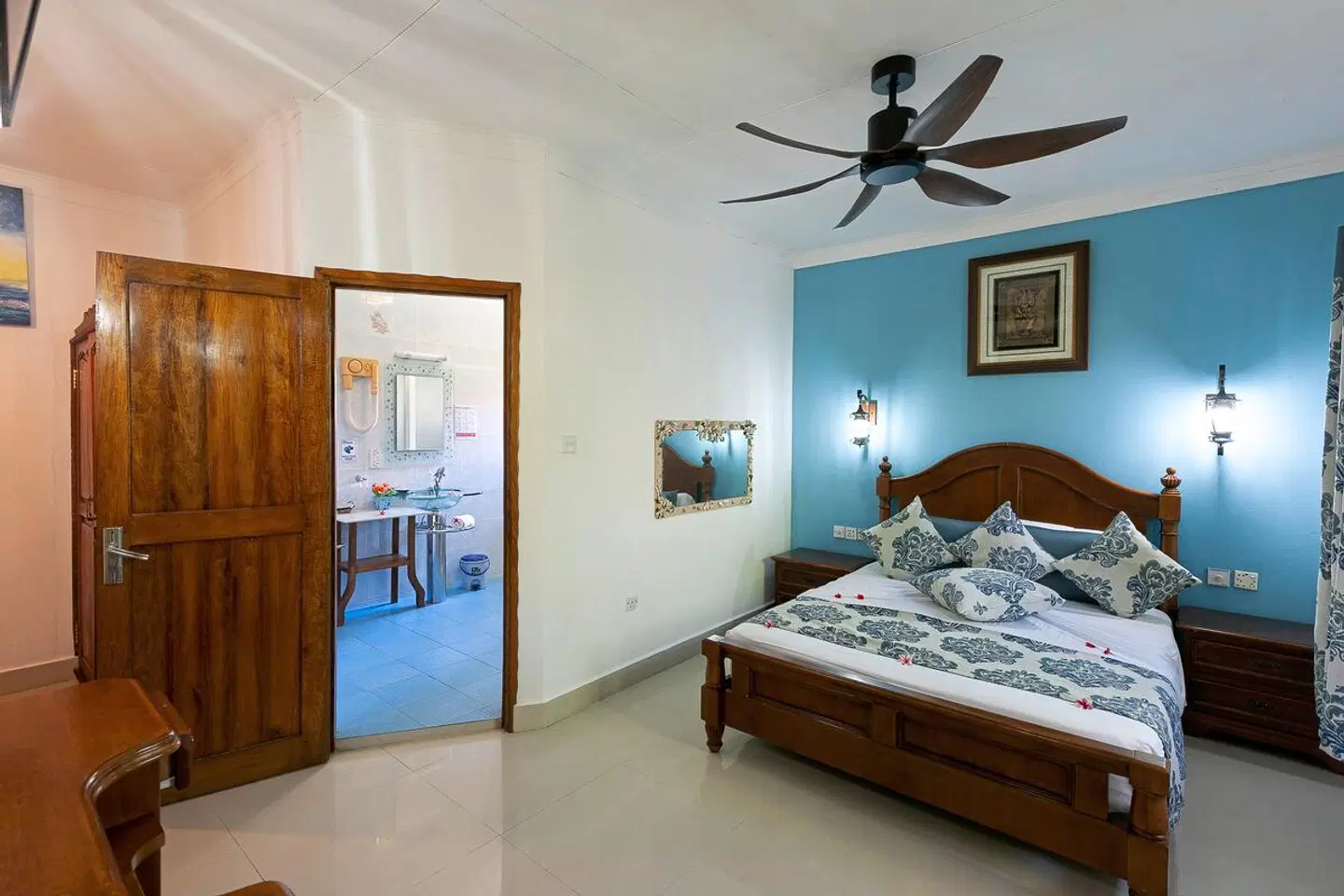 The Islander Hotel ROOM_EXAMPLE