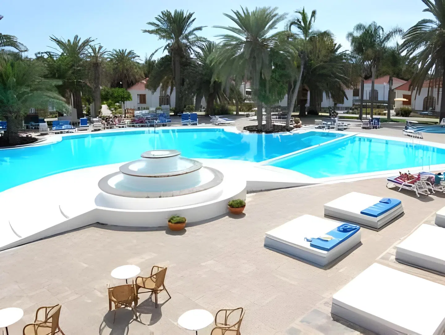 eó Suite Hotel Jardin Dorado OUTDOOR_POOL