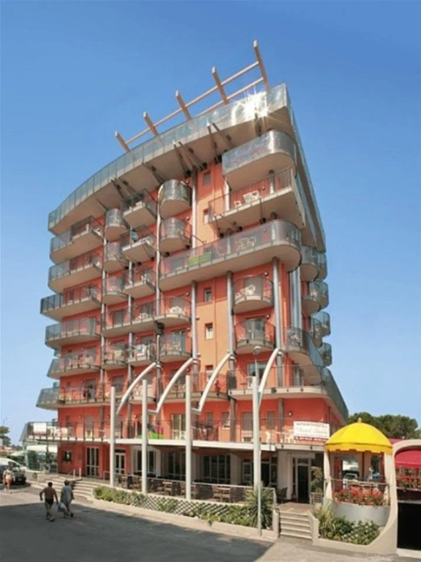 Sheila EXTERIOR