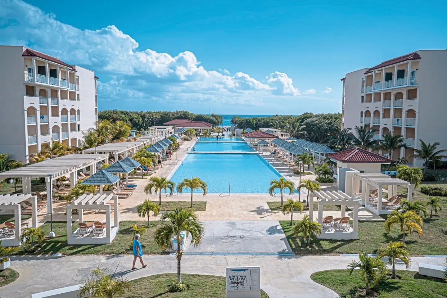 Grand Holguin EXTERIOR