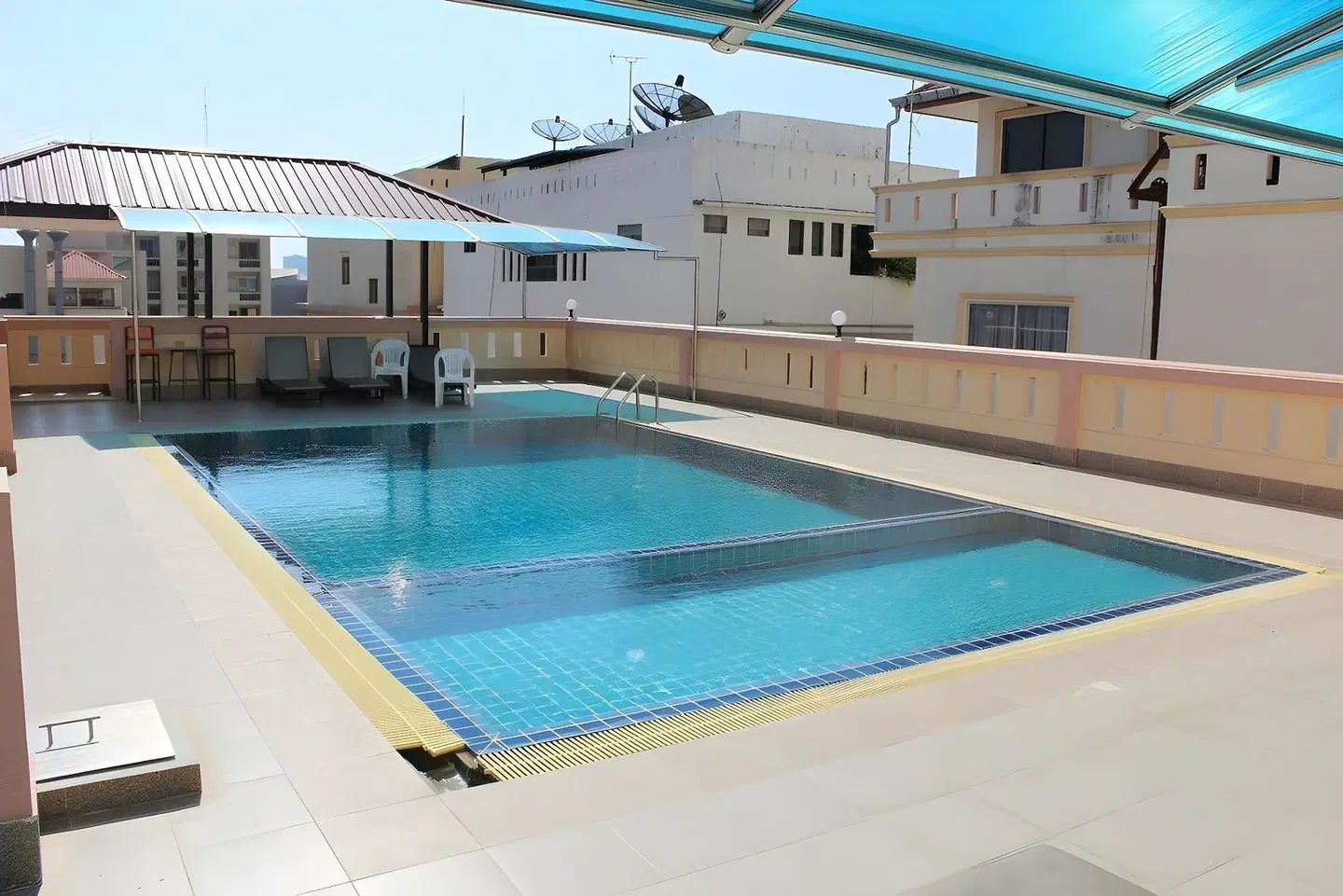A.A. Pattaya Golden Beach Hotel OUTDOOR_POOL