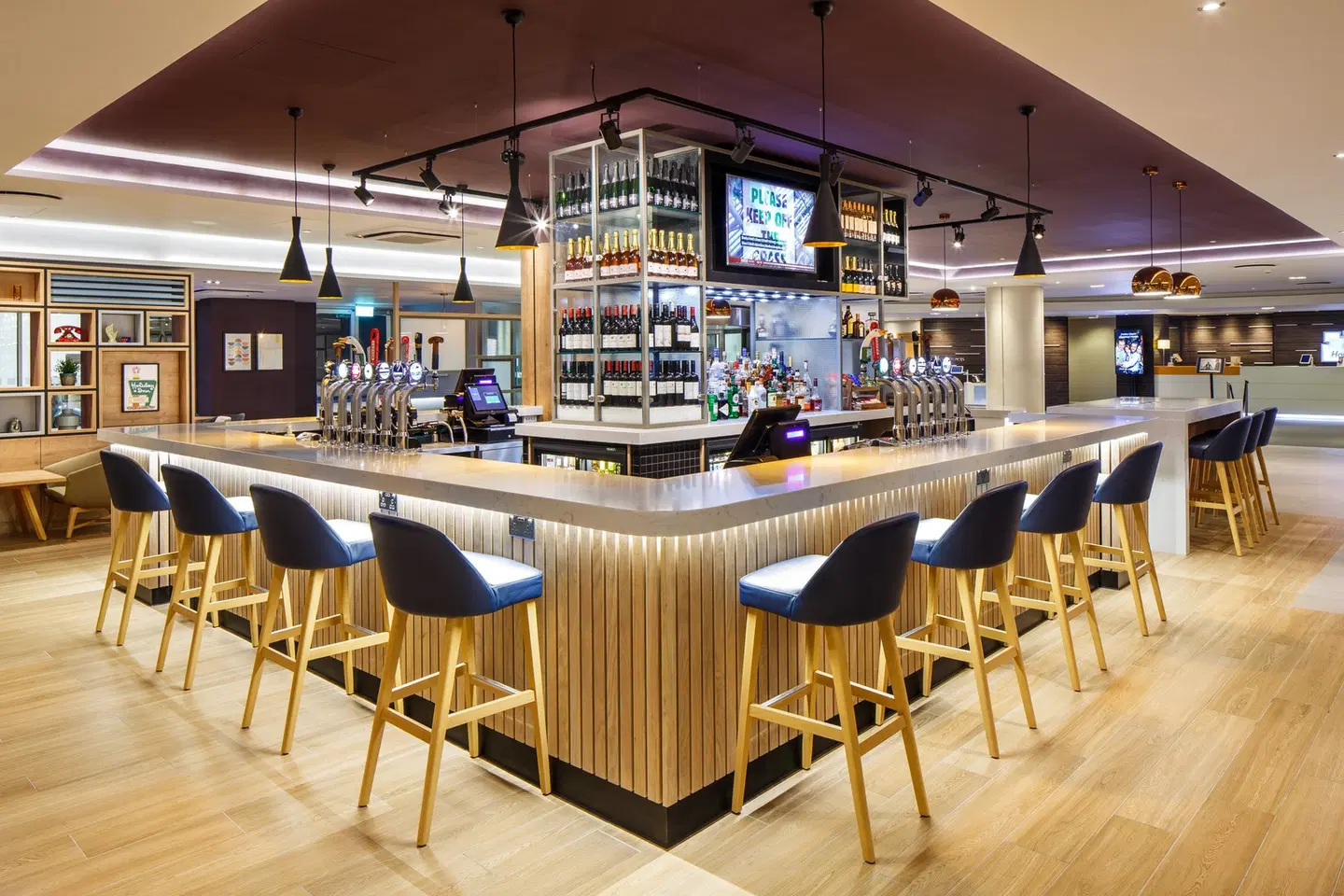 Holiday Inn London-Heathrow M4, Jct. 4 by IHG Bar