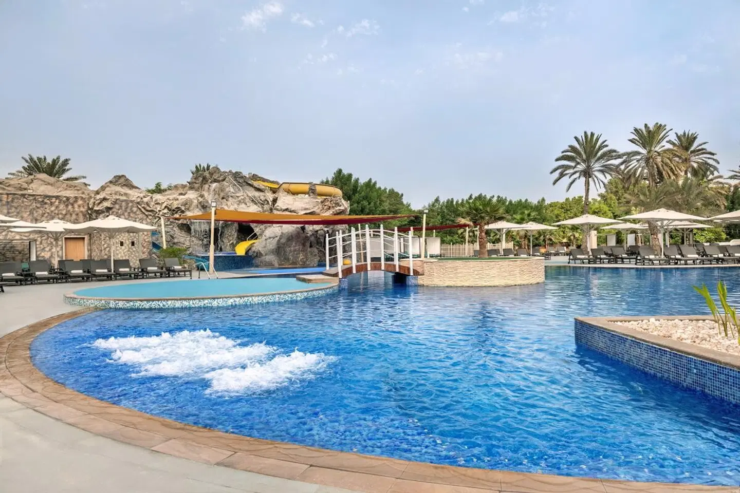 Al Habtoor Grand Resort, Autograph Collection OUTDOOR_POOL