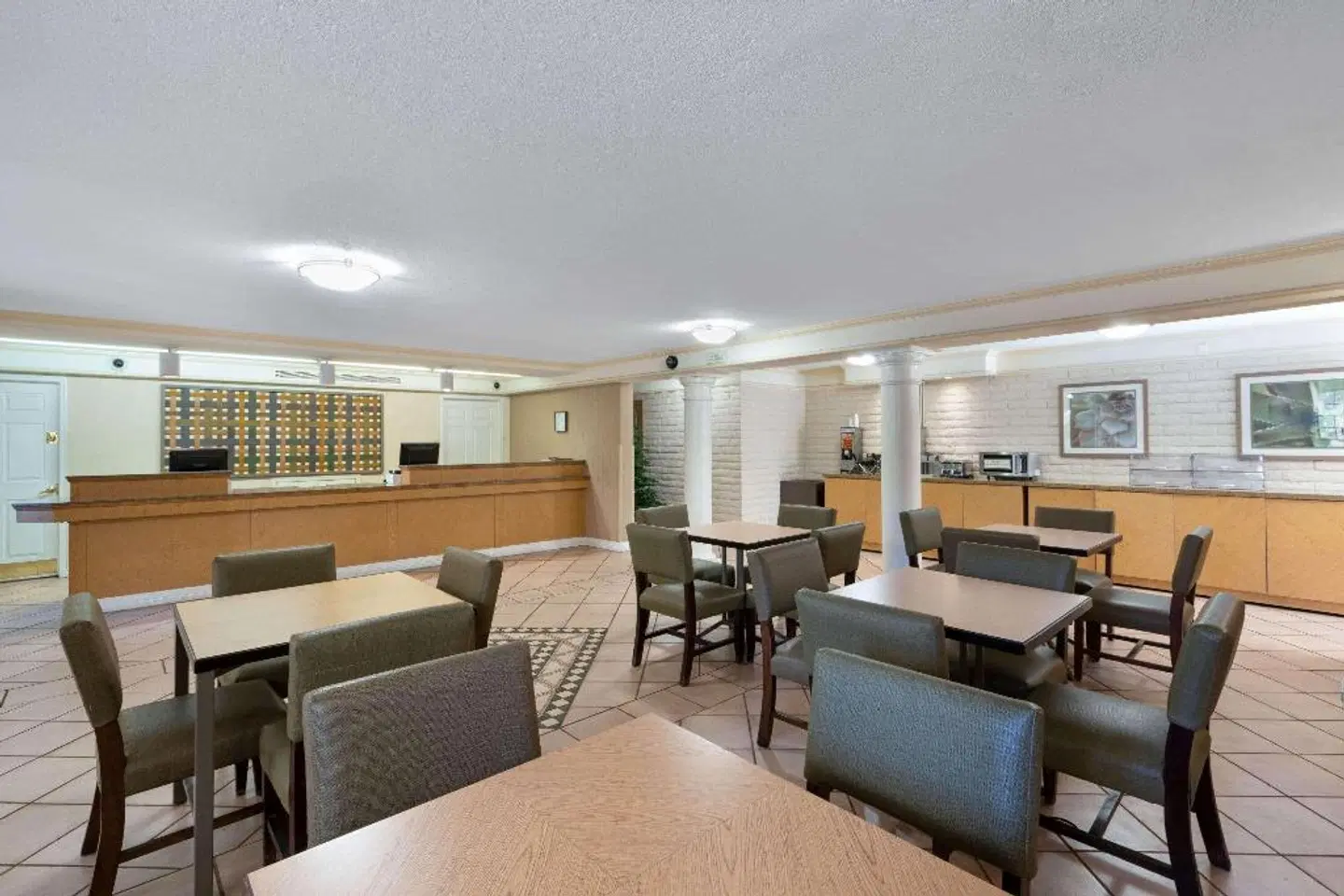 La Quinta Inn Phoenix Sky Harbor Airport LOUNGE_LOBBY