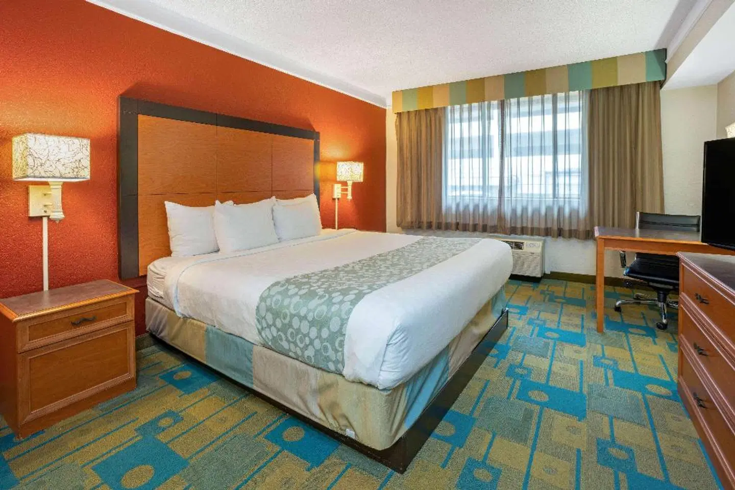 La Quinta Inn & Suites by Wyndham Seattle Sea-Tac Airport ROOM_EXAMPLE