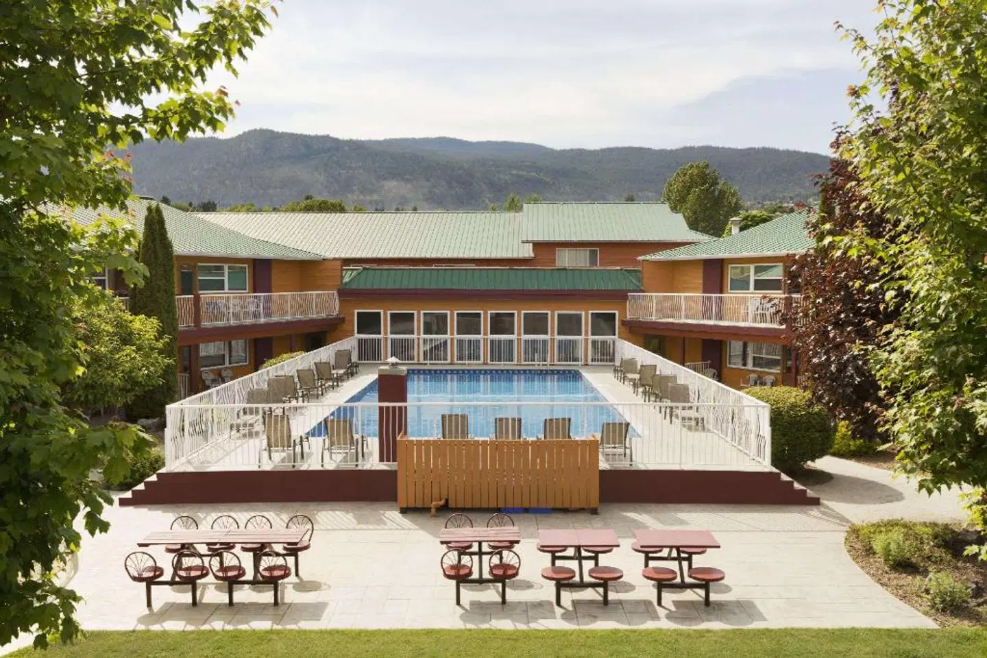 Days Inn by Wyndham Penticton Conference Centre OUTDOOR_POOL