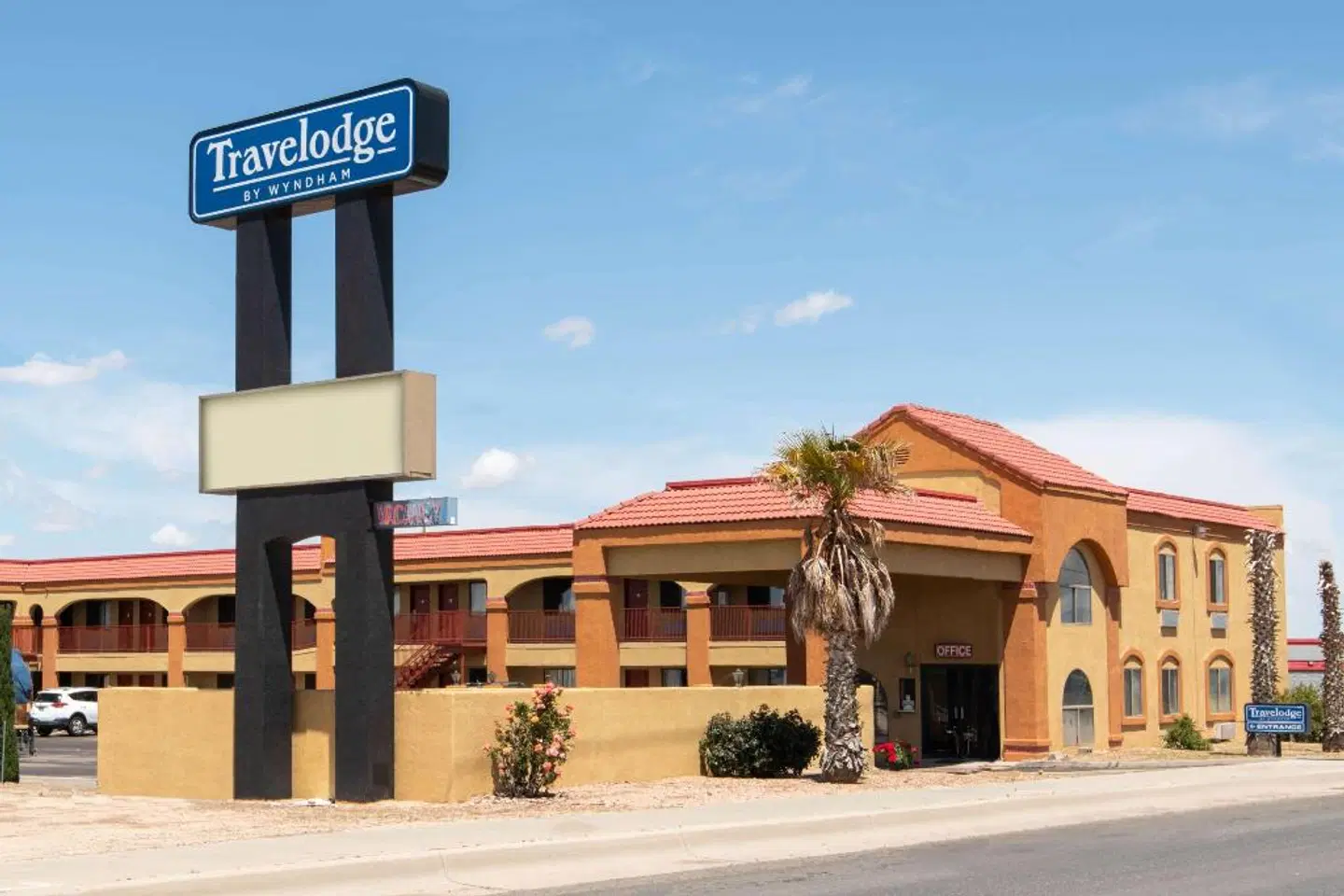 Travelodge by Wyndham Kingman EXTERIOR