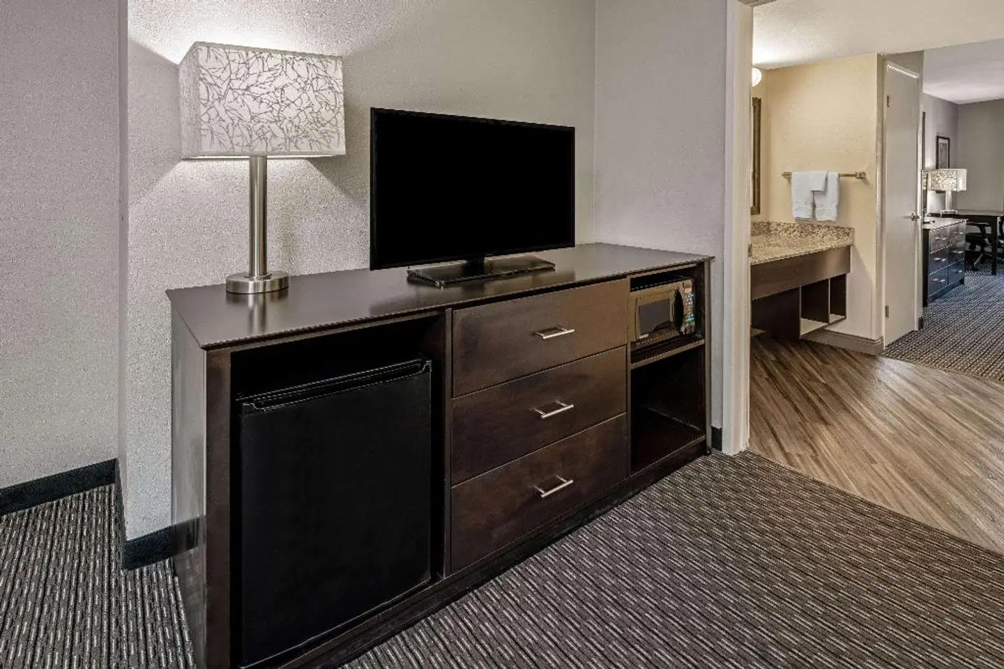 La Quinta Inn & Suites by Wyndham Bakersfield North ROOM_EXAMPLE