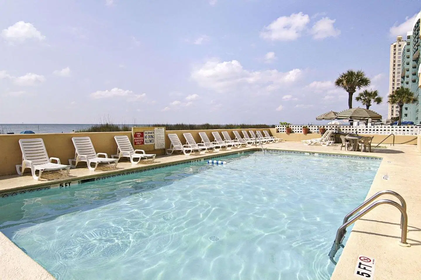 Days Inn by Wyndham Myrtle Beach-Beach Front OUTDOOR_POOL