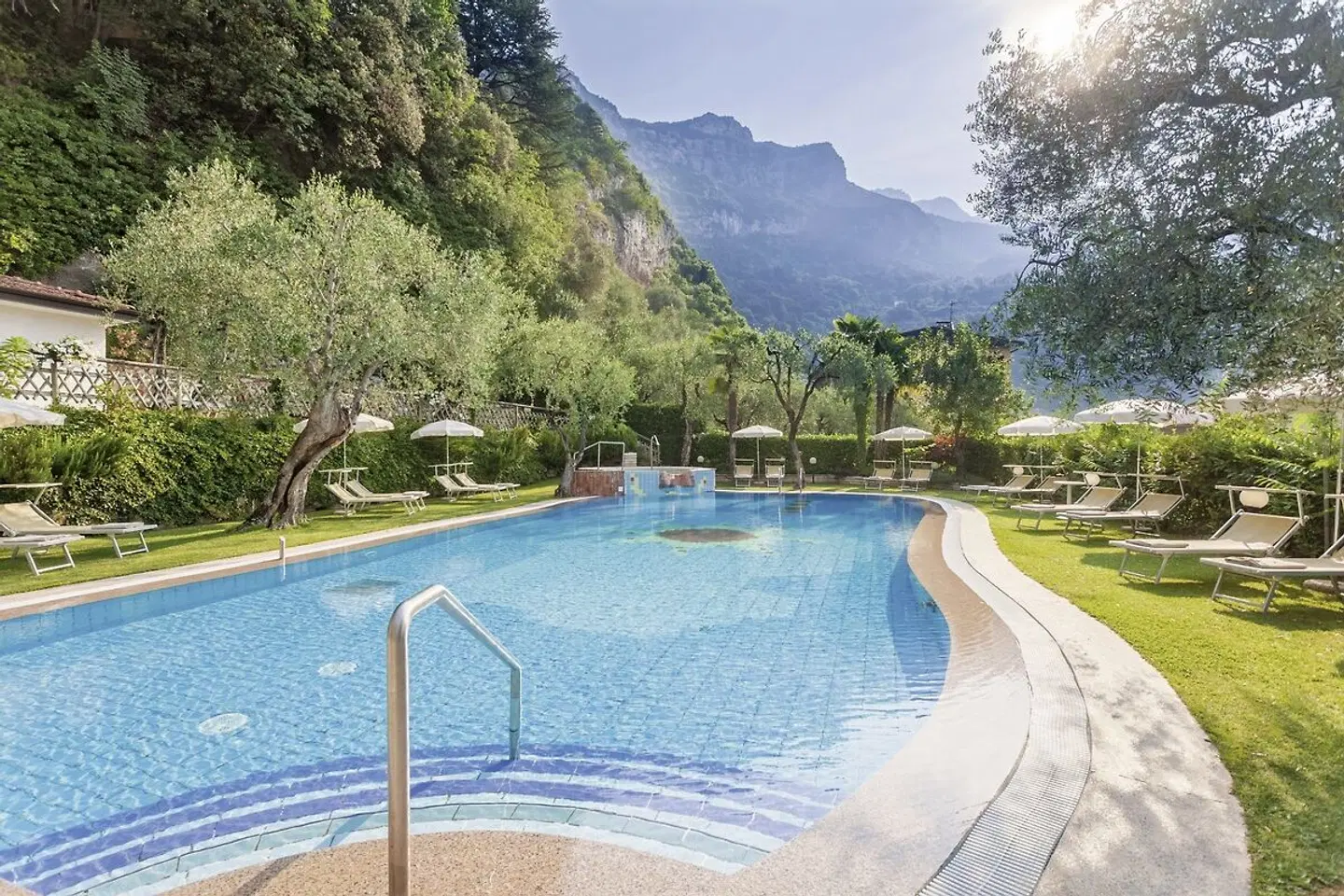 Continental OUTDOOR_POOL