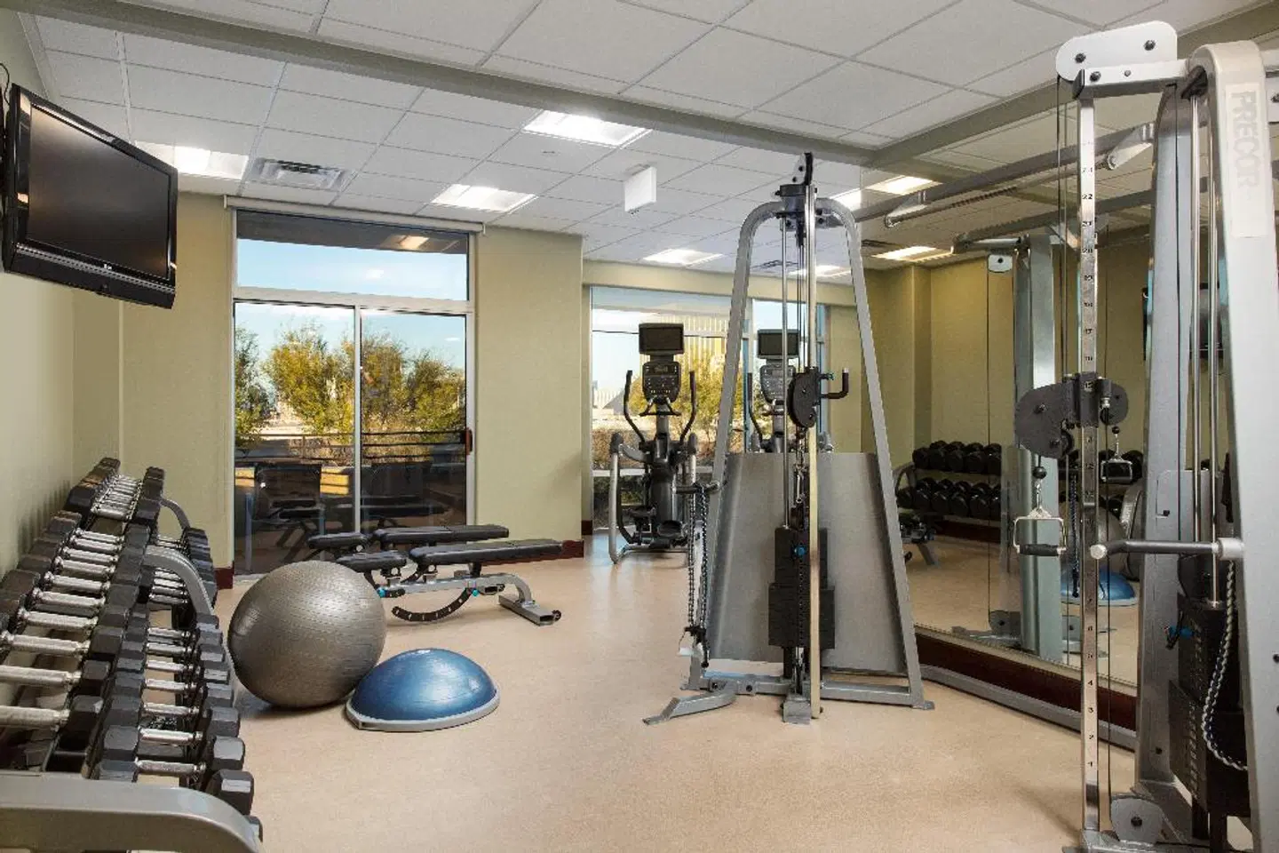 Staybridge Suites Las Vegas by IHG SPORTS_AND_LEISURE