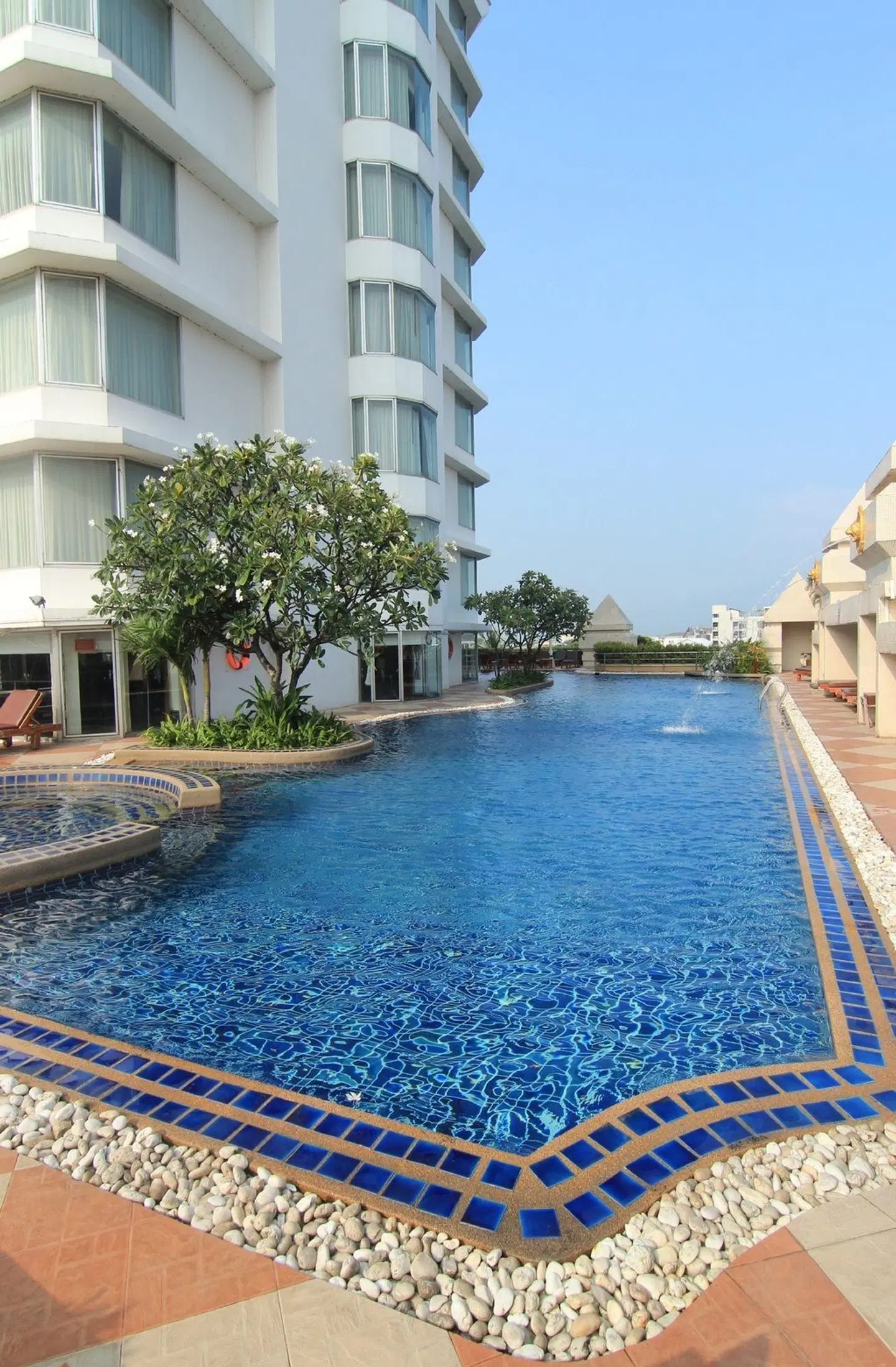Duangtawan Chiang Mai OUTDOOR_POOL