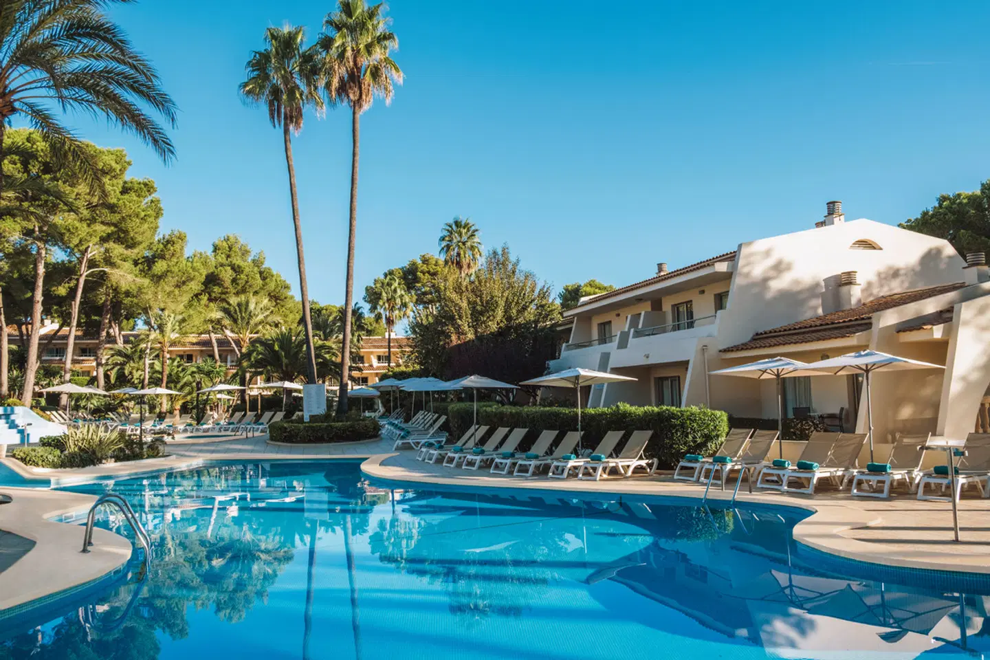 Iberostar Waves Pinos Park OUTDOOR_POOL