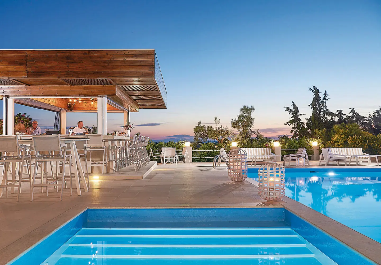 Glavas Inn OUTDOOR_POOL