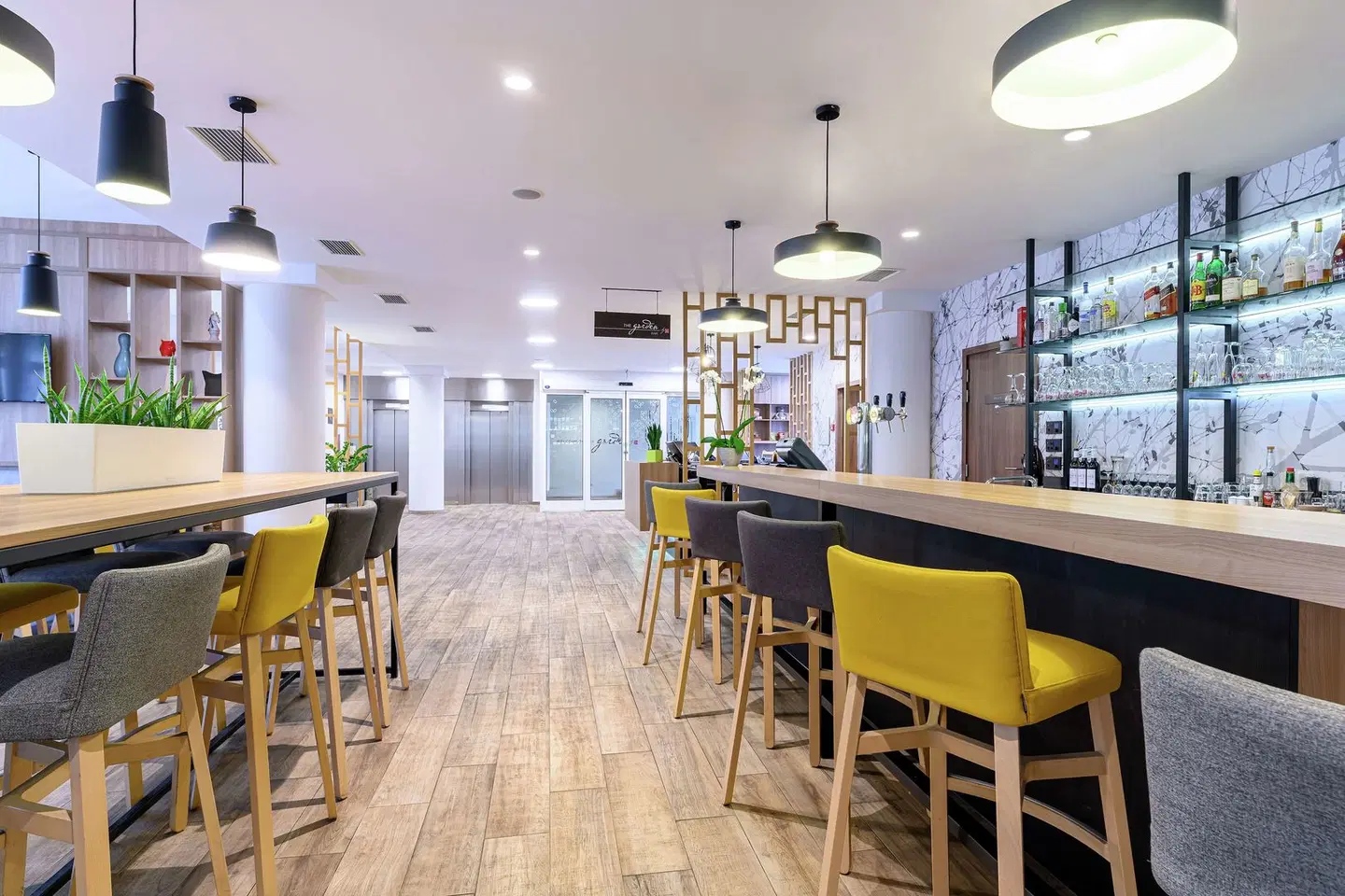 Hilton Garden Inn Brussels City Centre Bar
