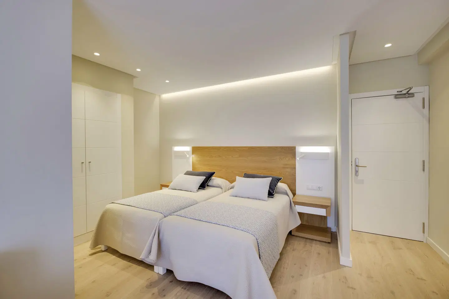 Eden Sóller ROOM_EXAMPLE