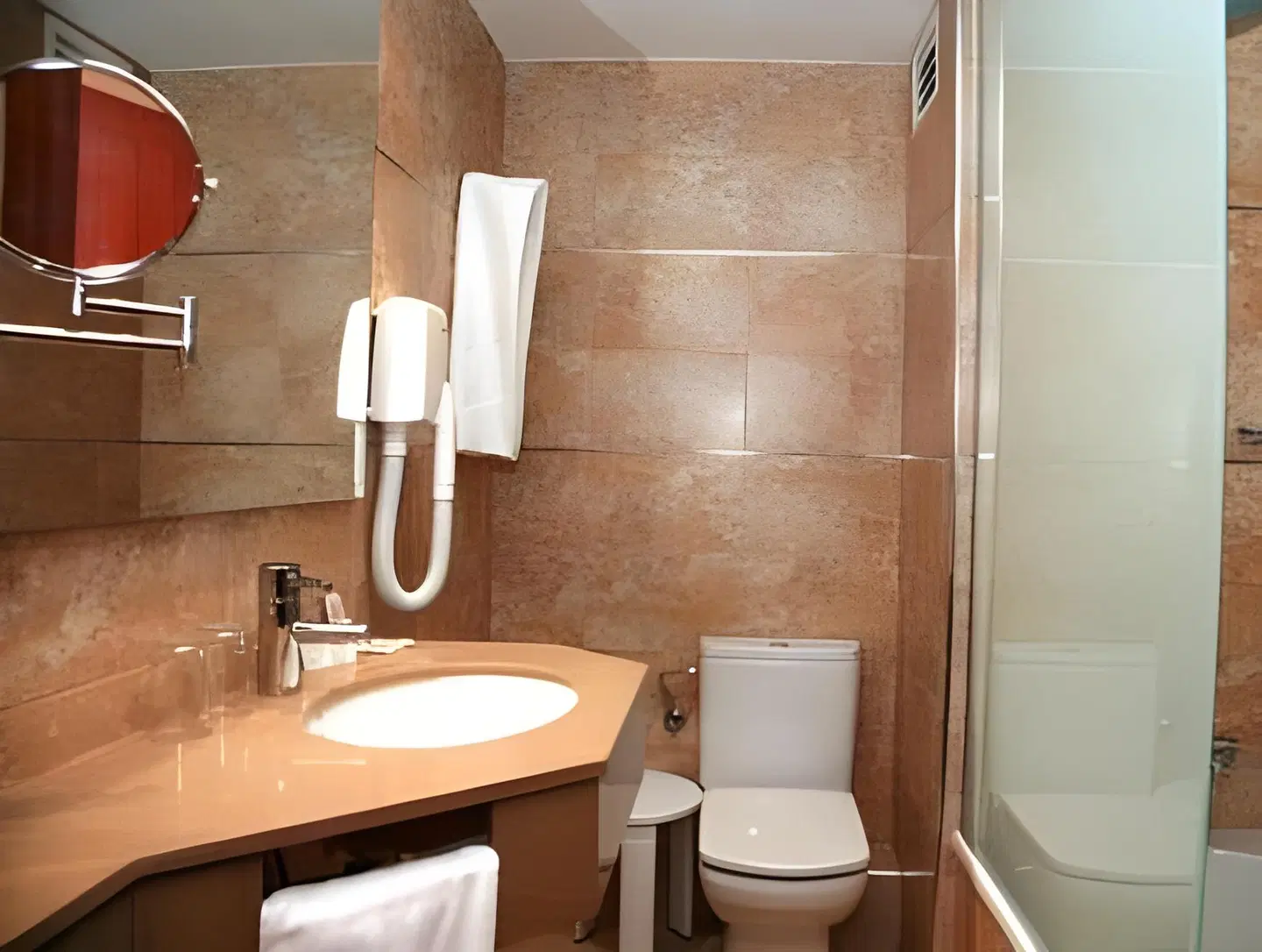 Helios Lloret BATHROOM