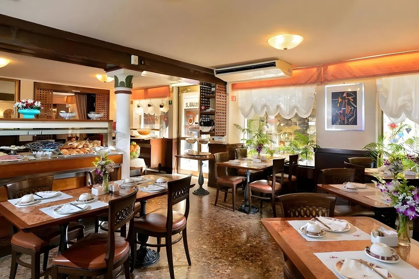 Hotel Ambassador Tre Rose Restaurant