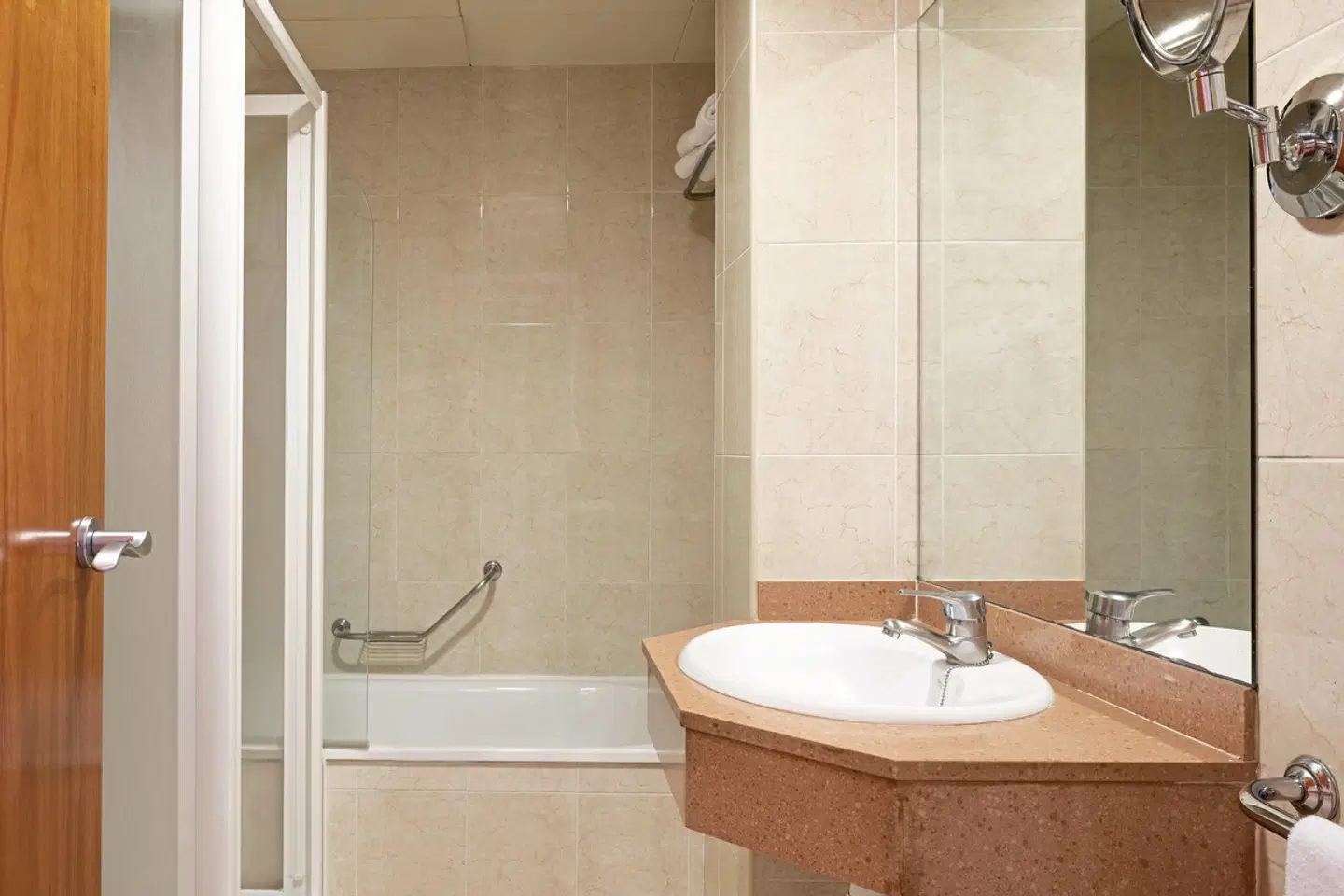 htop Pineda Palace Adults Only Badezimmer