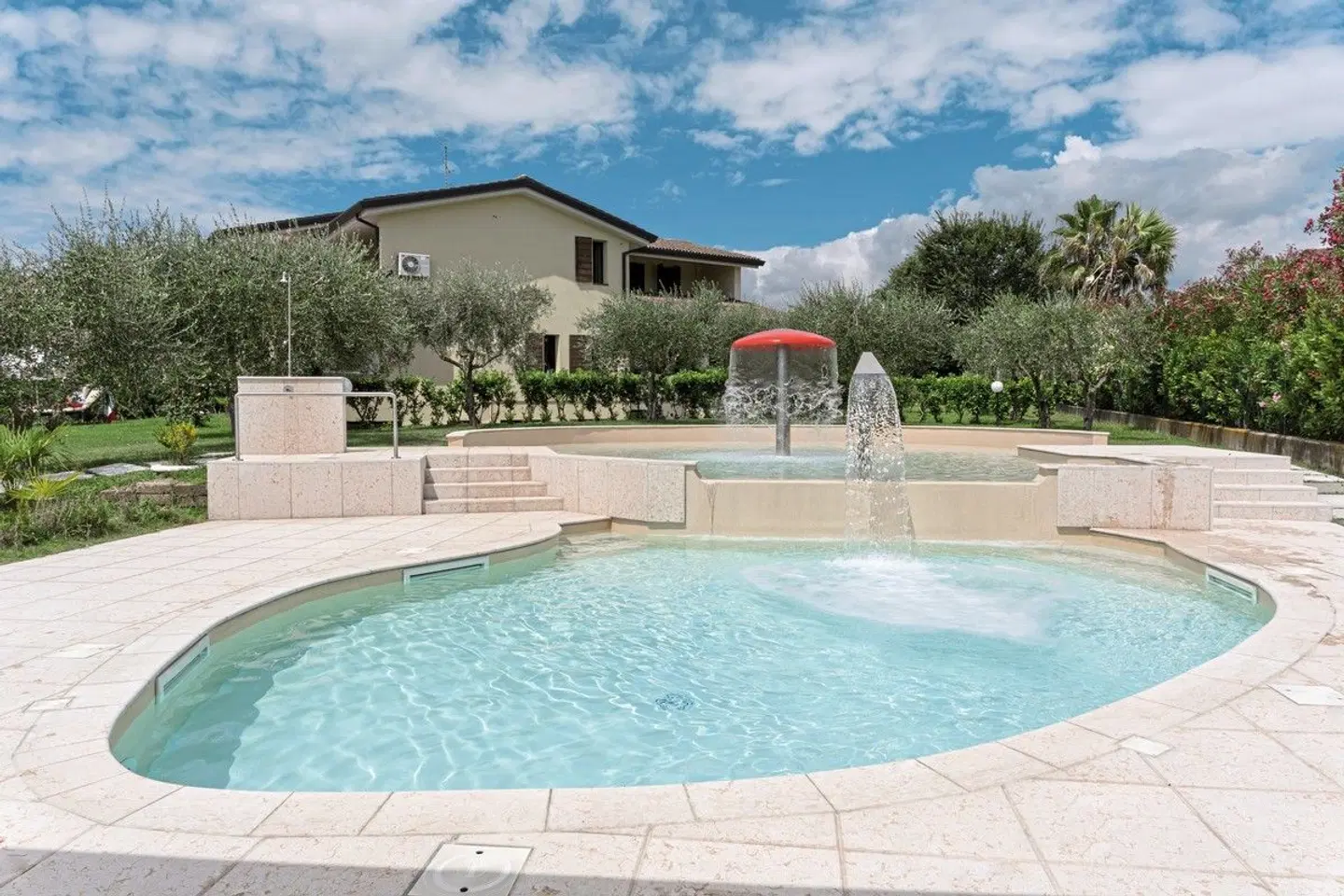 Residence Primera OUTDOOR_POOL