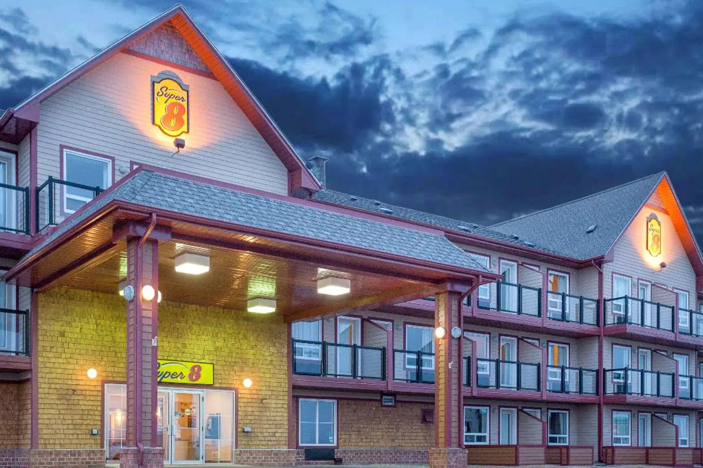 Super 8 by Wyndham Caraquet EXTERIOR