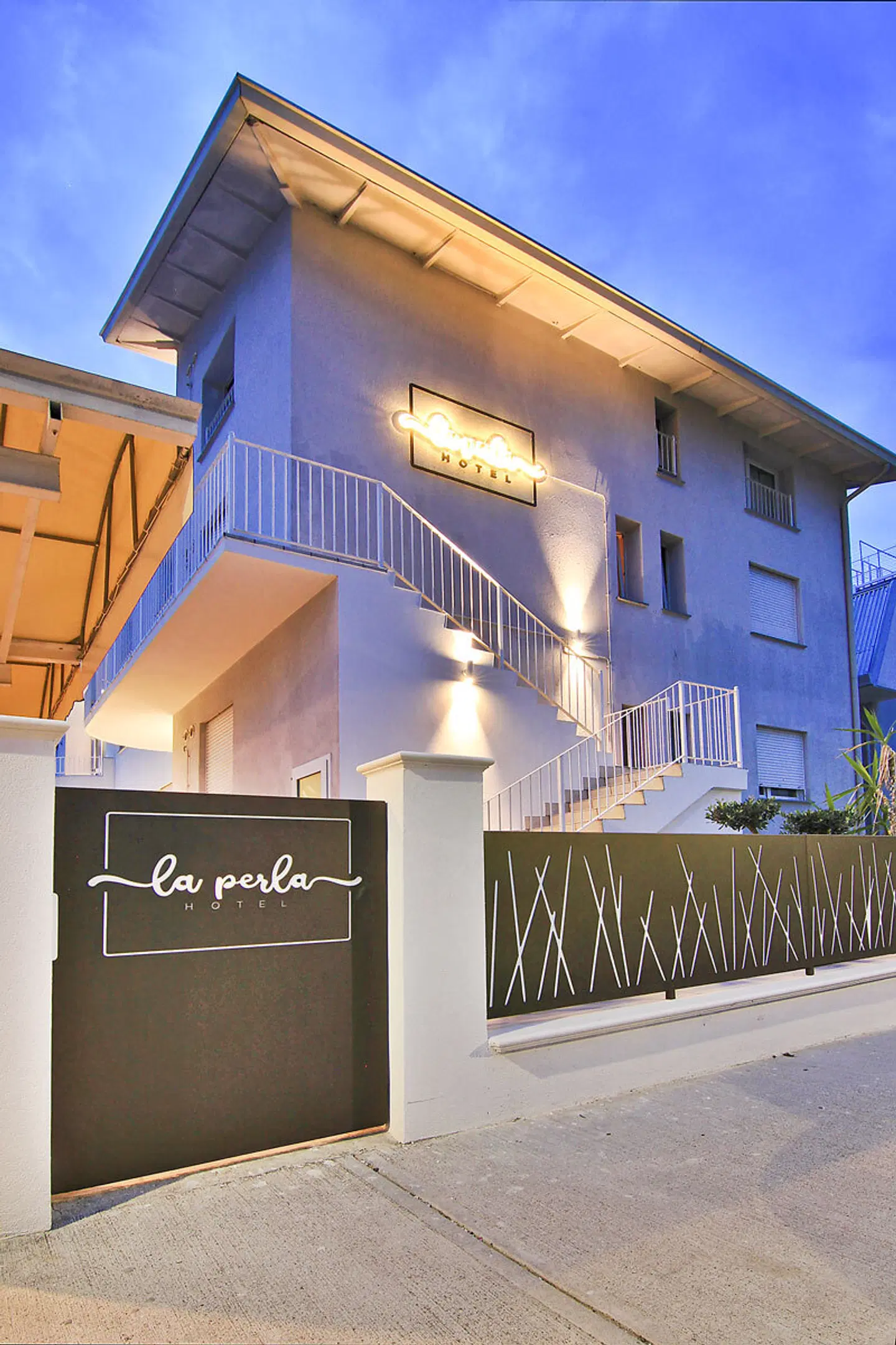 Hotel La Perla EXTERIOR