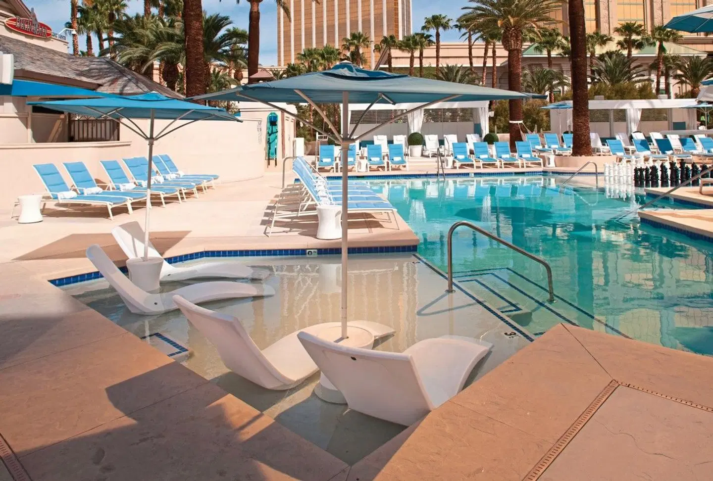 W Las Vegas OUTDOOR_POOL